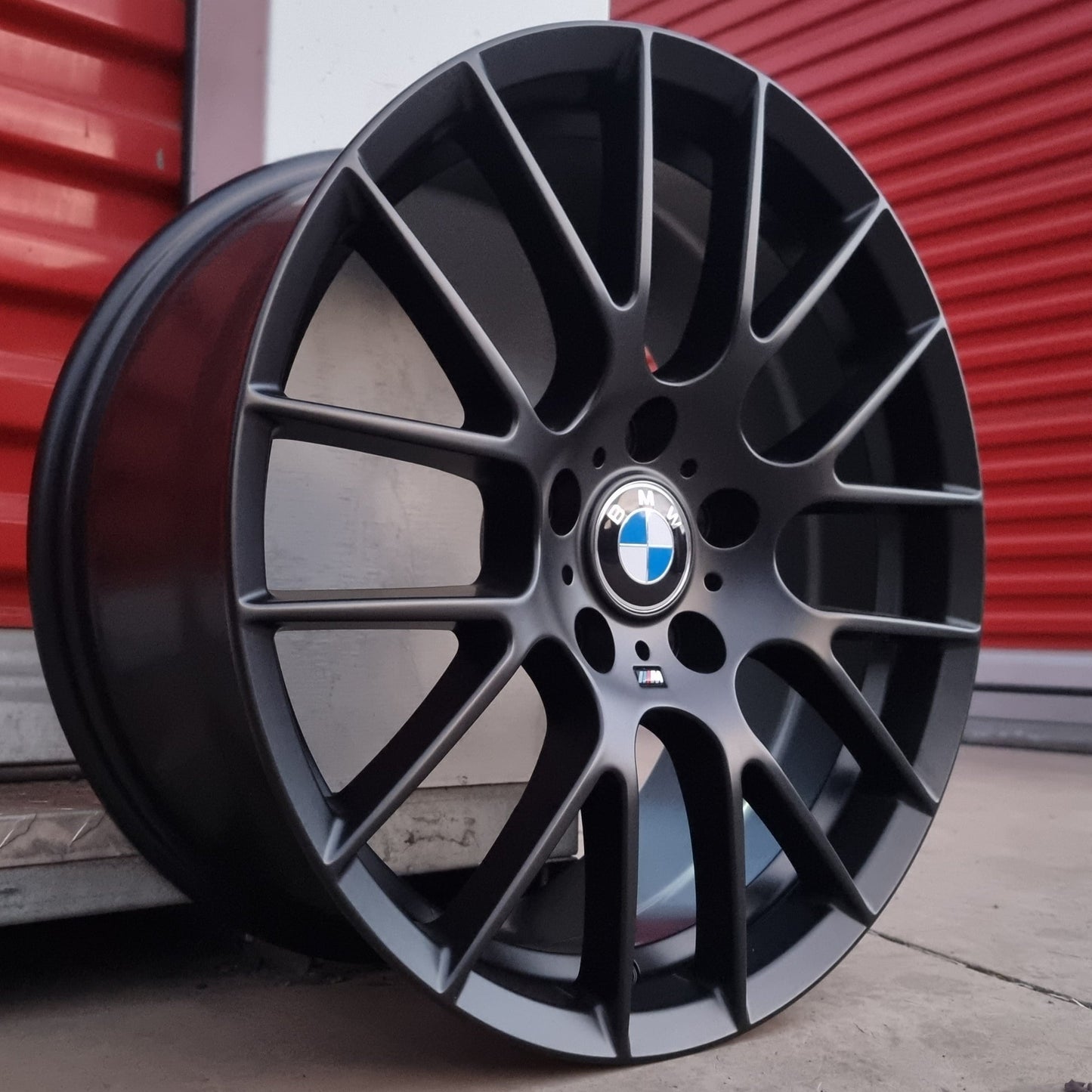 SET DE LLANTAS BMW MIRAMAR . Aro-19-5x120 .Color Negro Mate .(725).
