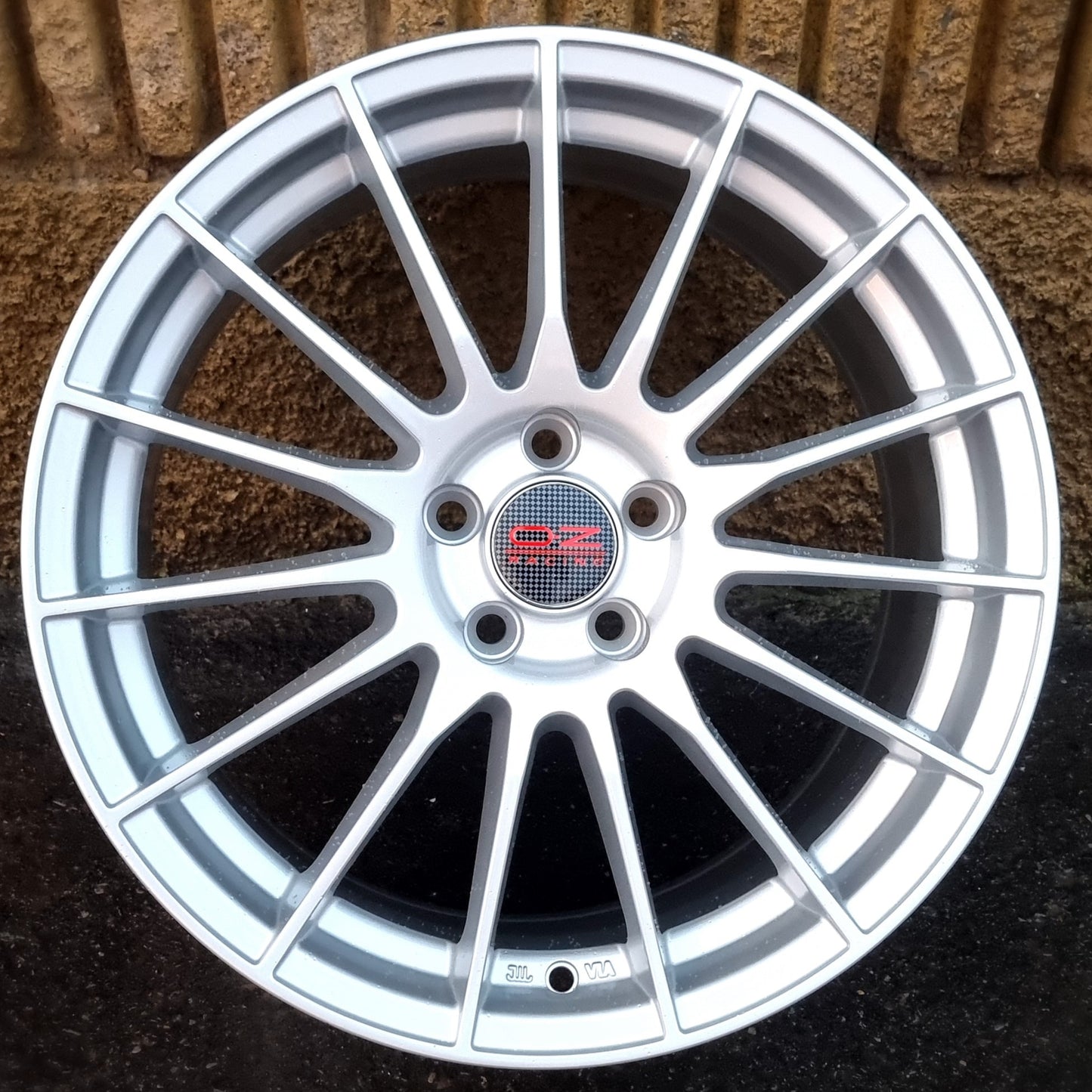 SET DE LLANTAS OZ SUPER TURISMO. Aro 17 - 5x112. .Color Plateado .(3309).