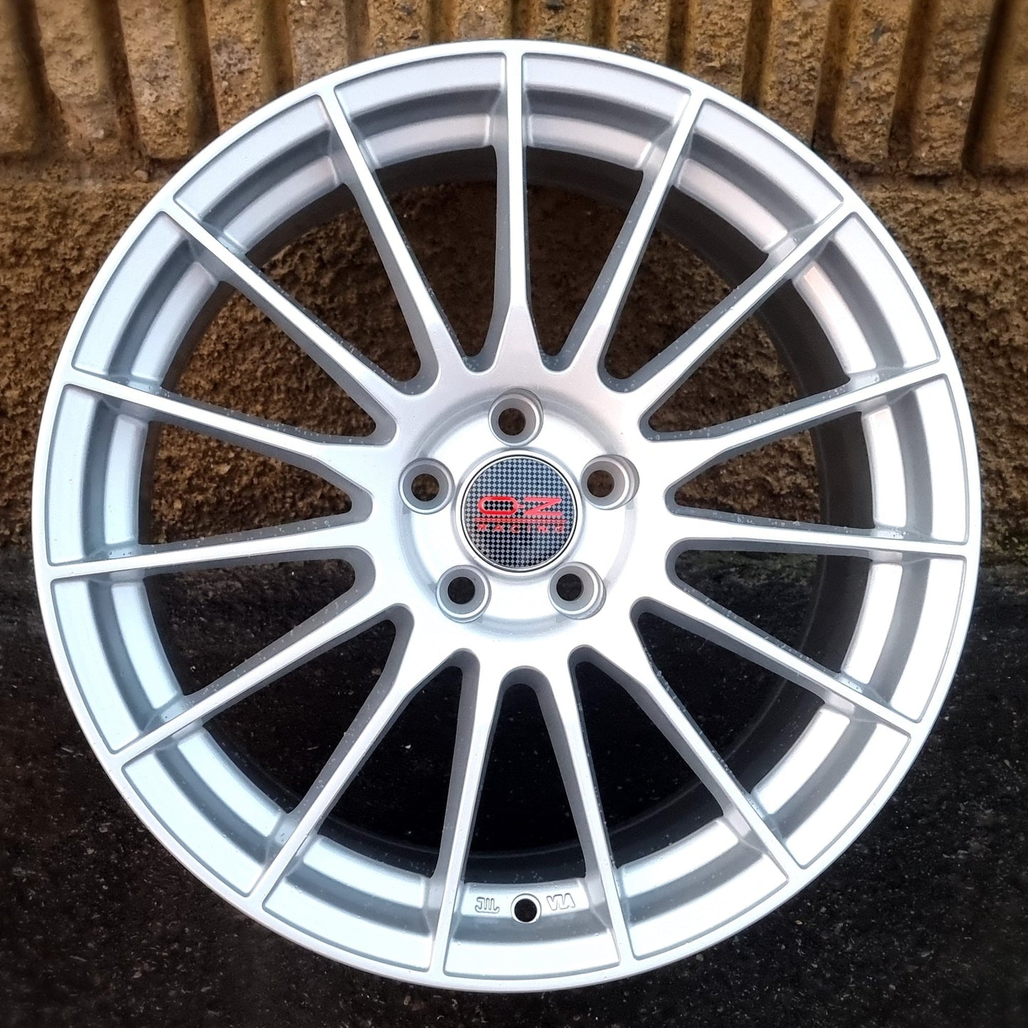 SET DE LLANTAS OZ SUPER TURISMO. Aro 17- 5x114. Color Plateada. (3309)