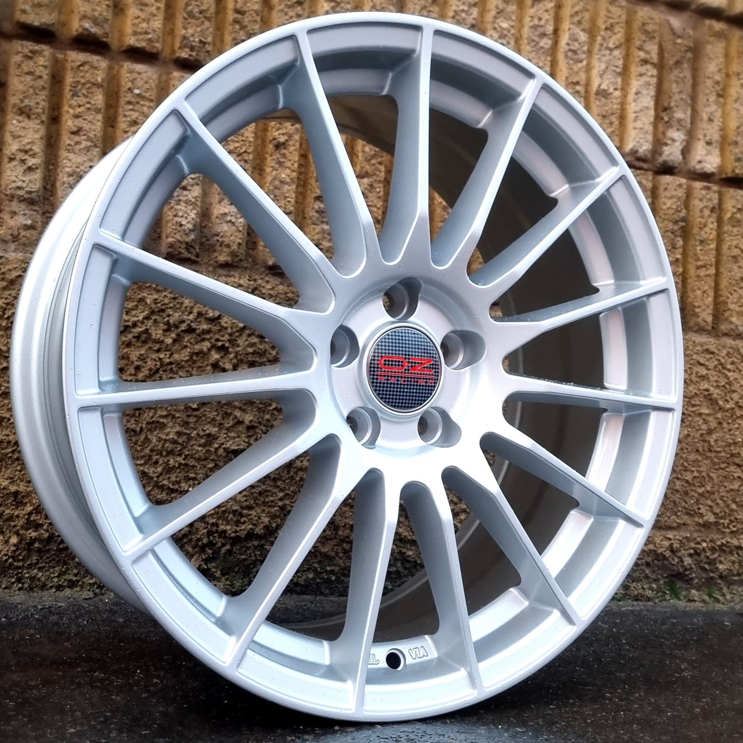 SET DE LLANTAS OZ SUPER TURISMO. Aro 17 - 5x112. .Color Plateado .(3309).