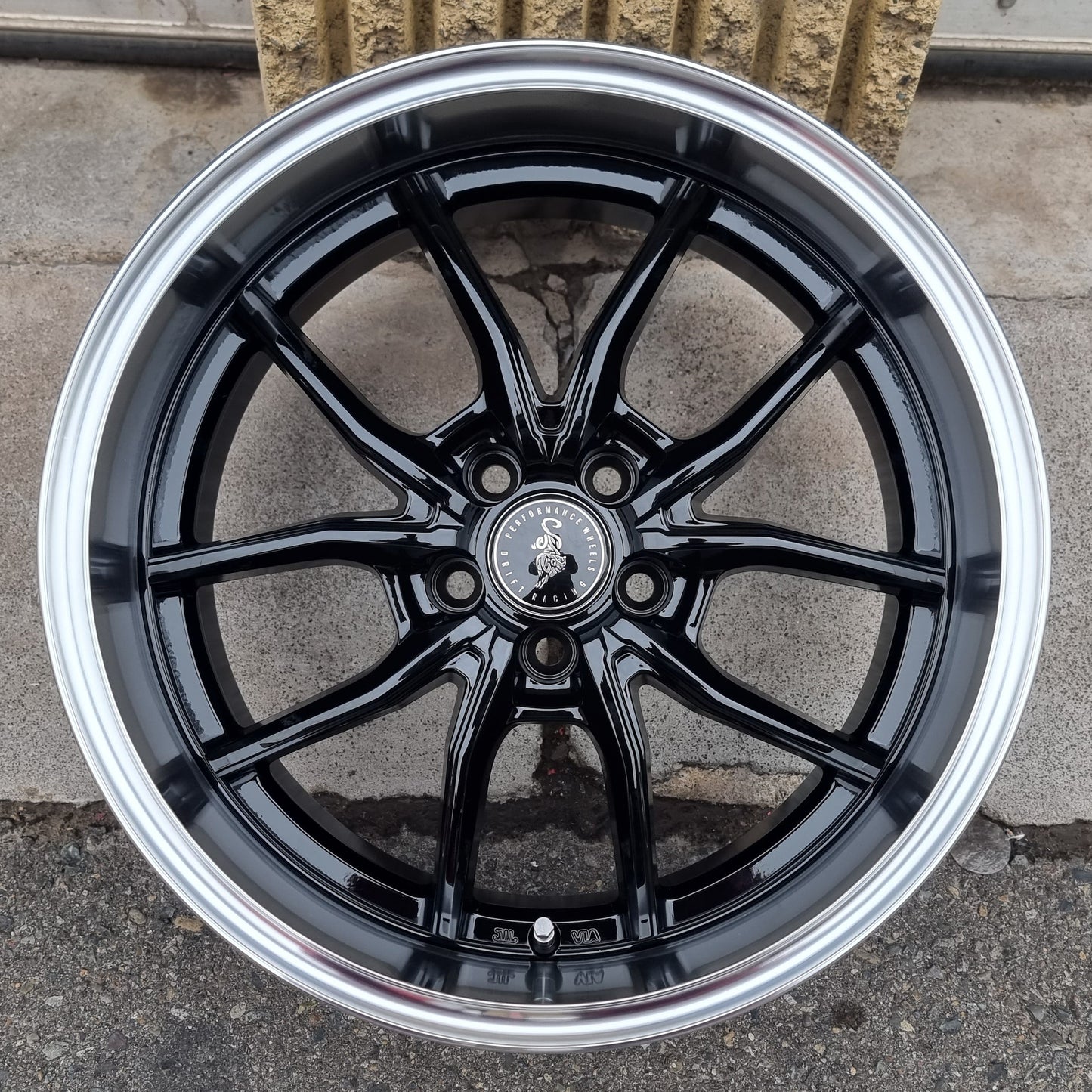 SET DE LLANTAS CODIGO: COLOR Negro Aro Cromado. Aro 17- 5x100 (3360)