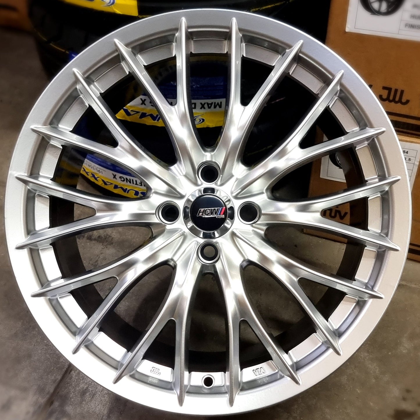 SET DE LLANTAS MODELO HCW COLOR Plateado. Aro 17 - 4x100 (17c1017a)