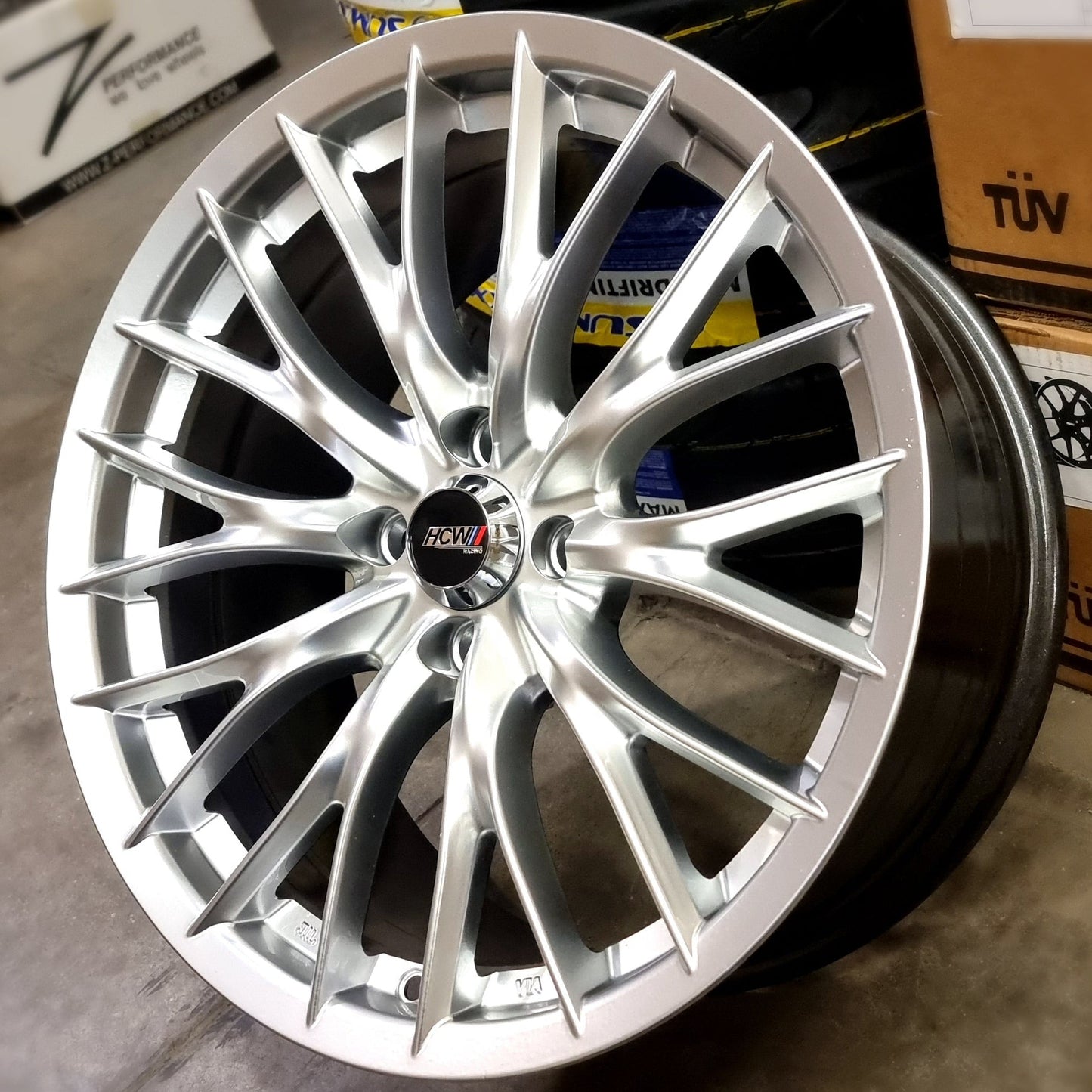 SET DE LLANTAS MODELO HCW COLOR Plateado. Aro 17 - 4x100 (17c1017a)