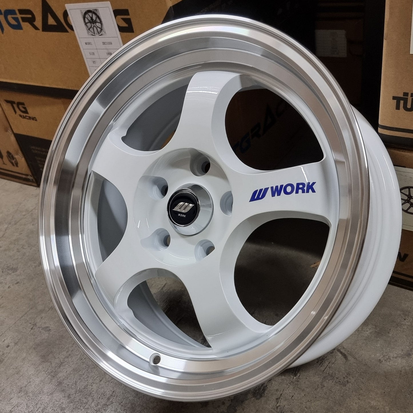 SET DE LLANTAS WORK MEISTER. Aro 16 5x114. .Color Blanco Aro Cromado .(DIM5036).