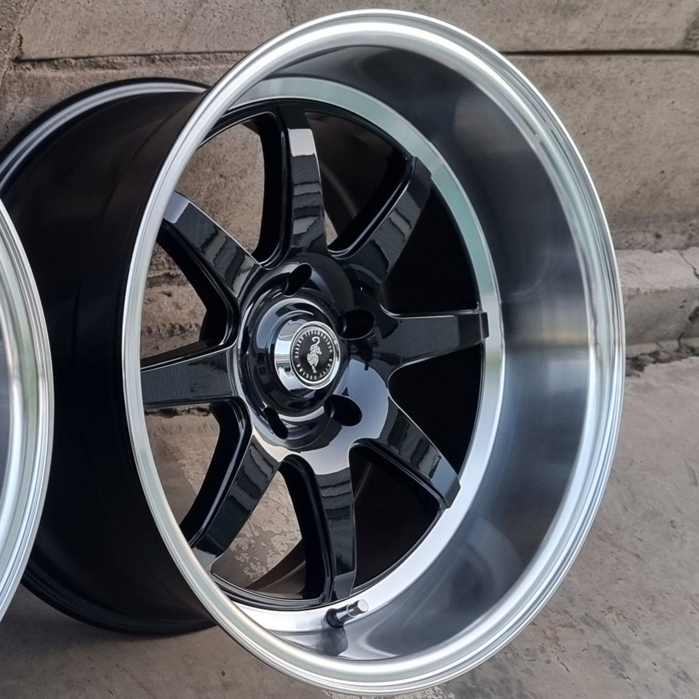SET DE LLANTAS MODELO 3730 COLOR Negro Aro Cromado. Aro 17- 5x114 (3730)