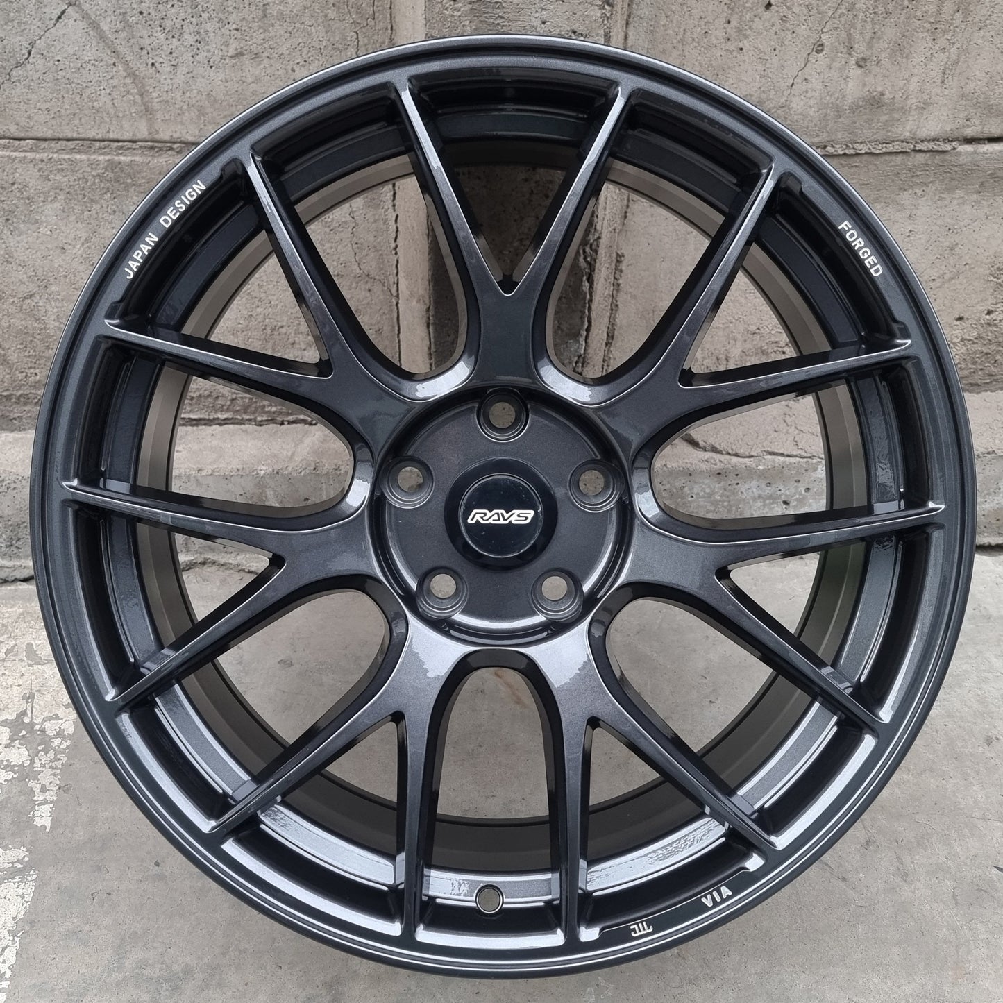 SET DE LLANTAS RAYS. Aro 18 - 5x112. .Color Grafito .(DXW040).