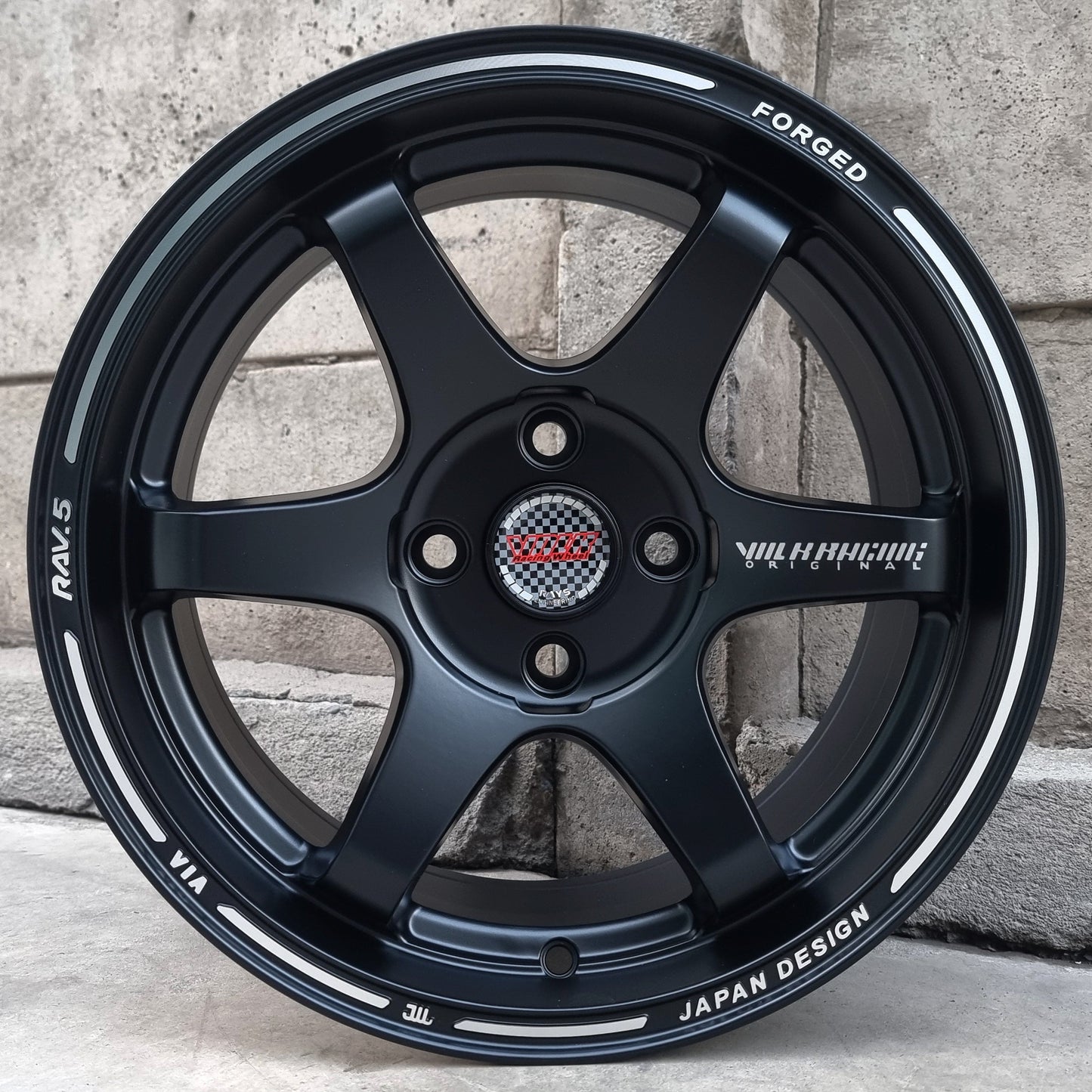 SET DE 4 LLANTAS VOLK TE37. Aro 15 - 4x100. Color Negro Brillante Linea Cromada (FF0013)