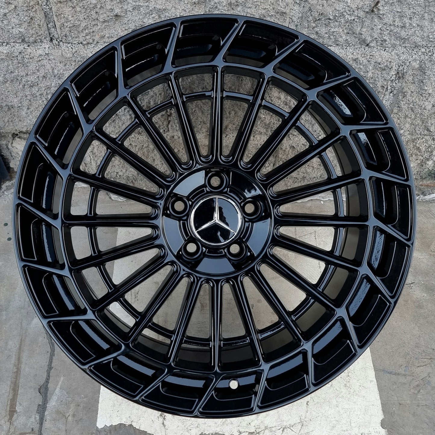SET DE LLANTAS MERCEDEZ. Aro 19 - 5x112 .Color Negro Brillante .(299).