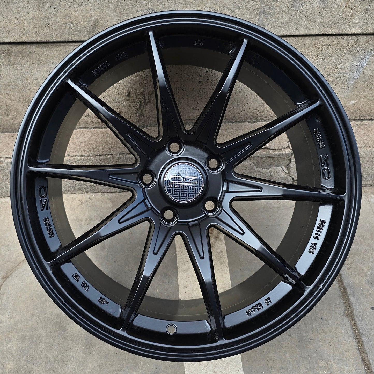 SET DE LLANTAS OZ HYPER GT COLOR Negro. Aro 18 - 5x114 (VLF02)