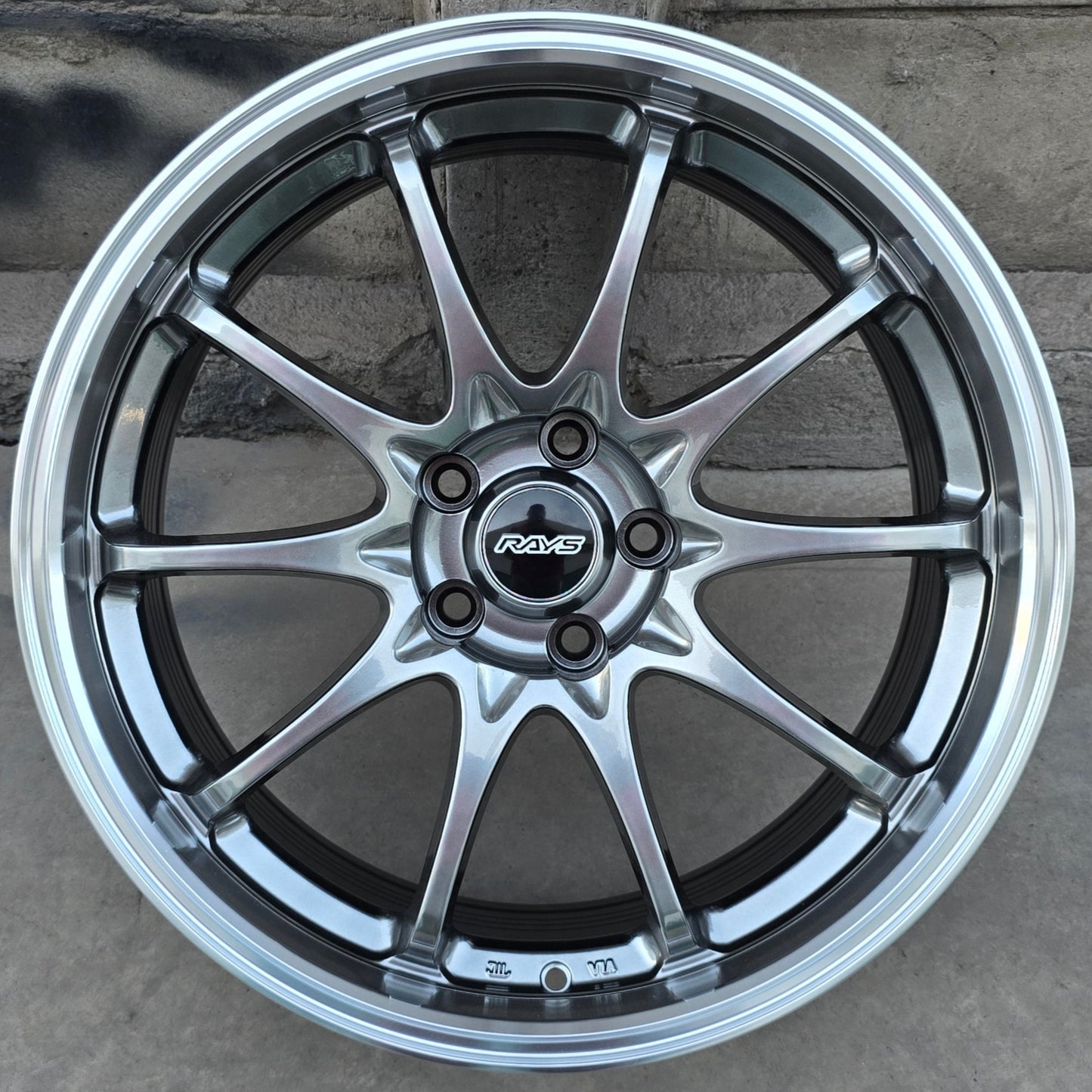 SET DE LLANTAS VOLK RAYS CE28 . Aro-19-5x114 .Color Grafito Metalizado .(ZR695).
