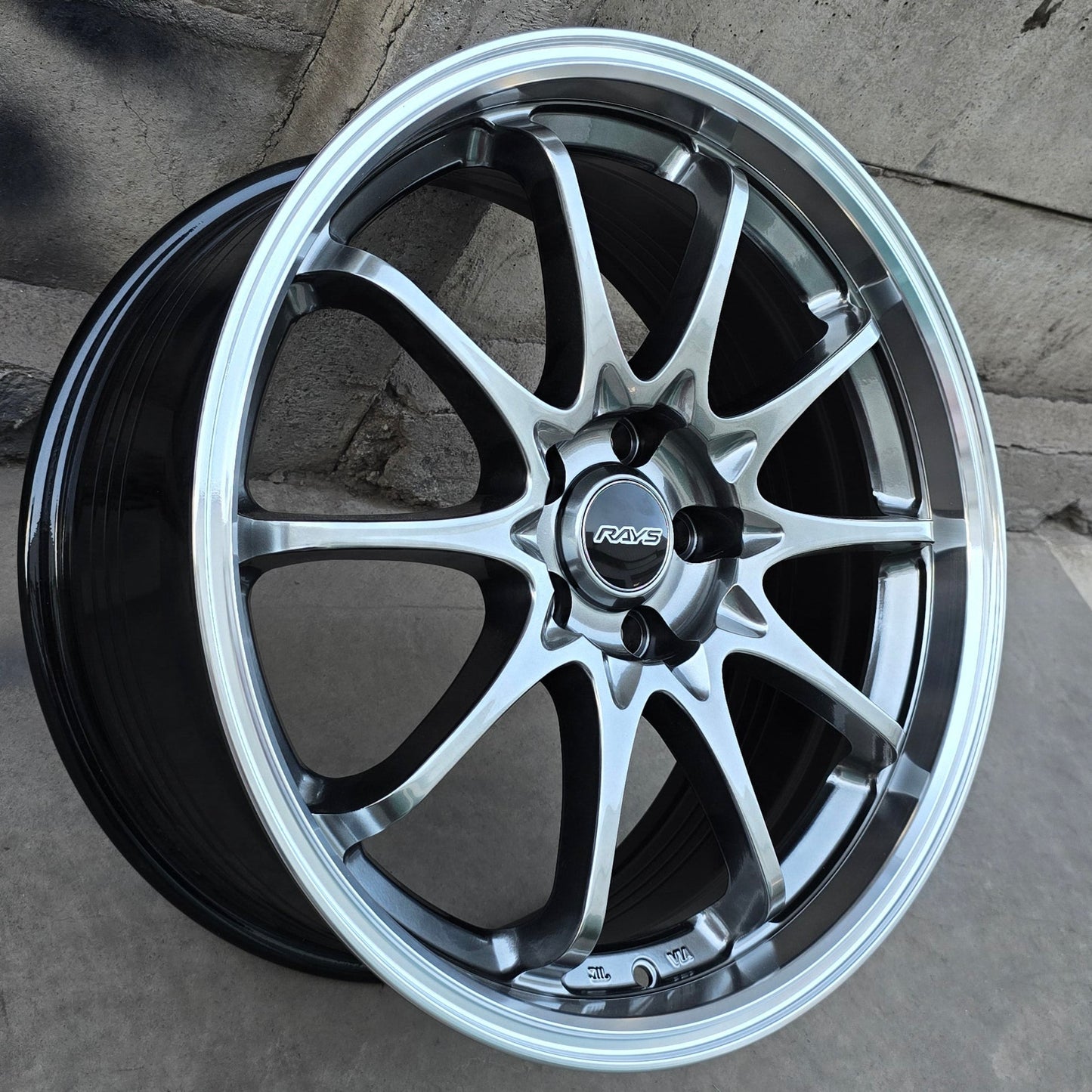 SET DE LLANTAS VOLK RAYS CE28 . Aro-19-5x114 .Color Grafito Metalizado .(ZR695).