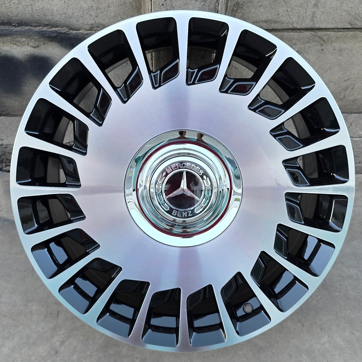 SET DE LLANTAS MERCEDEZ MAYBACH . Aro-19-5x112 .Color Cromado Fondo Negro .(H931D).