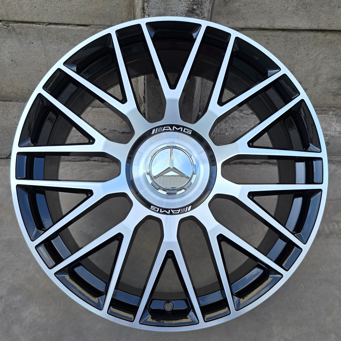 SET DE LLANTAS MERCEDEZ. Aro 19 - 5x112. Color Cromado Fondo Negro. (1932F)