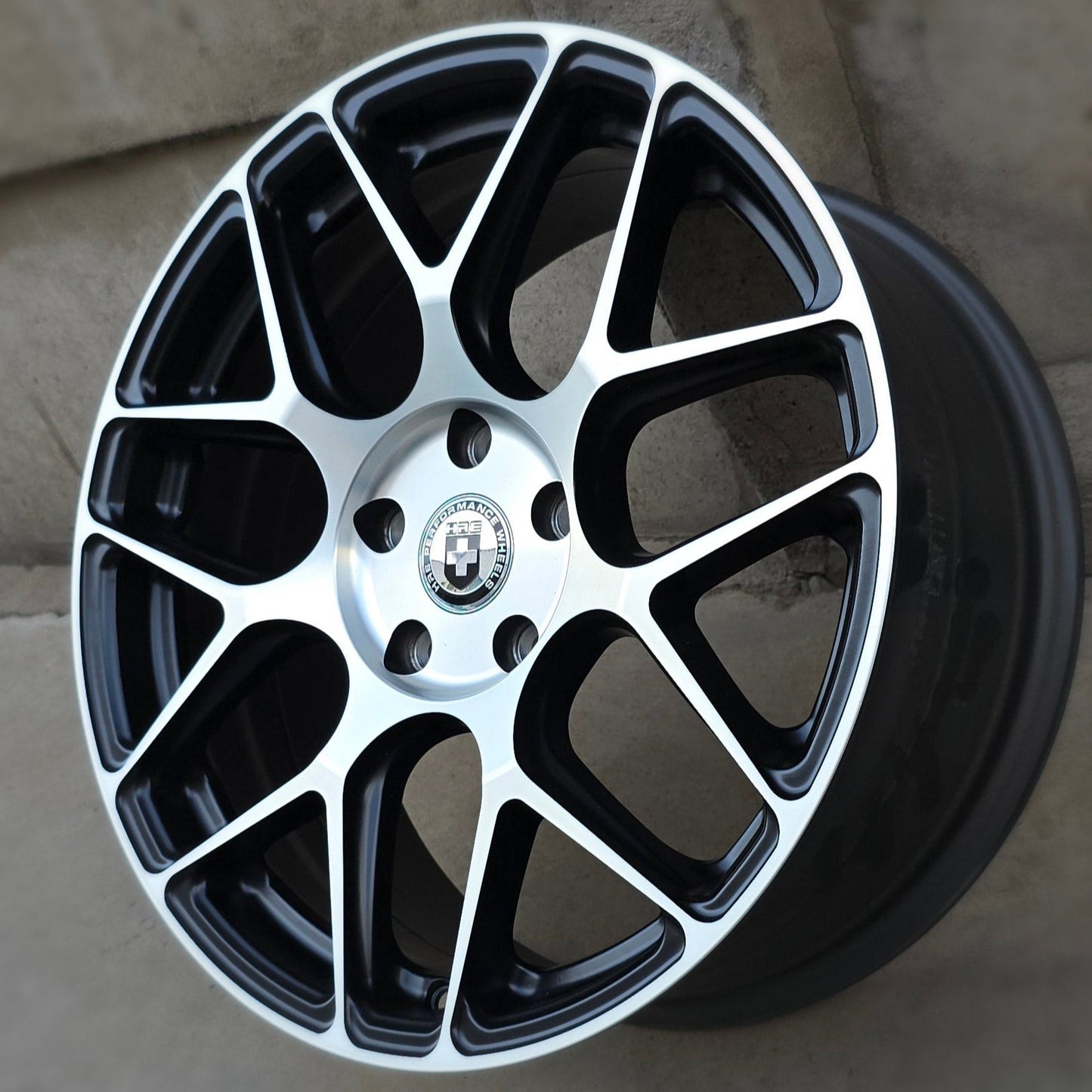 SET DE LLANTAS HRE COLOR Cromado Fondo Negro. Aro 18 - 5x114 (330)