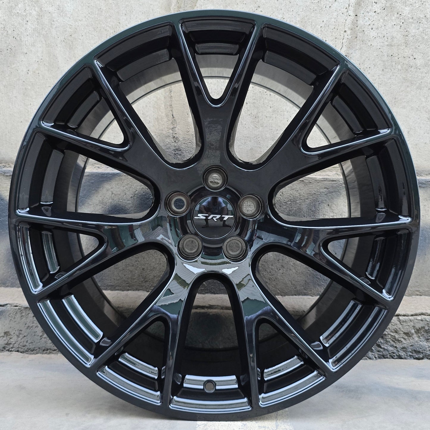 SET DE LLANTAS DODGE SRT . Aro-20-5x114,5x115. Doble Apernadura .Color Negro Brillante .(2208).