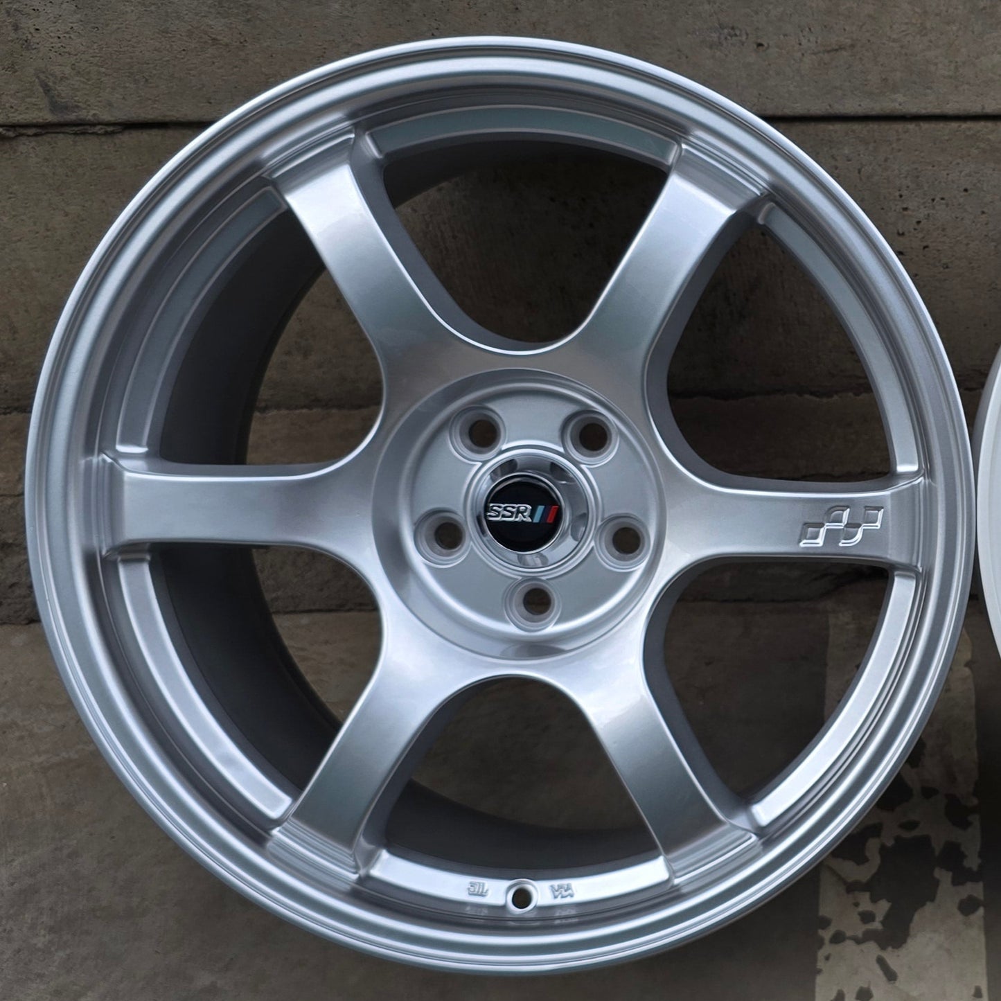 SET DE LLANTAS SSR COLOR Plateado. Aro 17- 5x100 (ZX464)