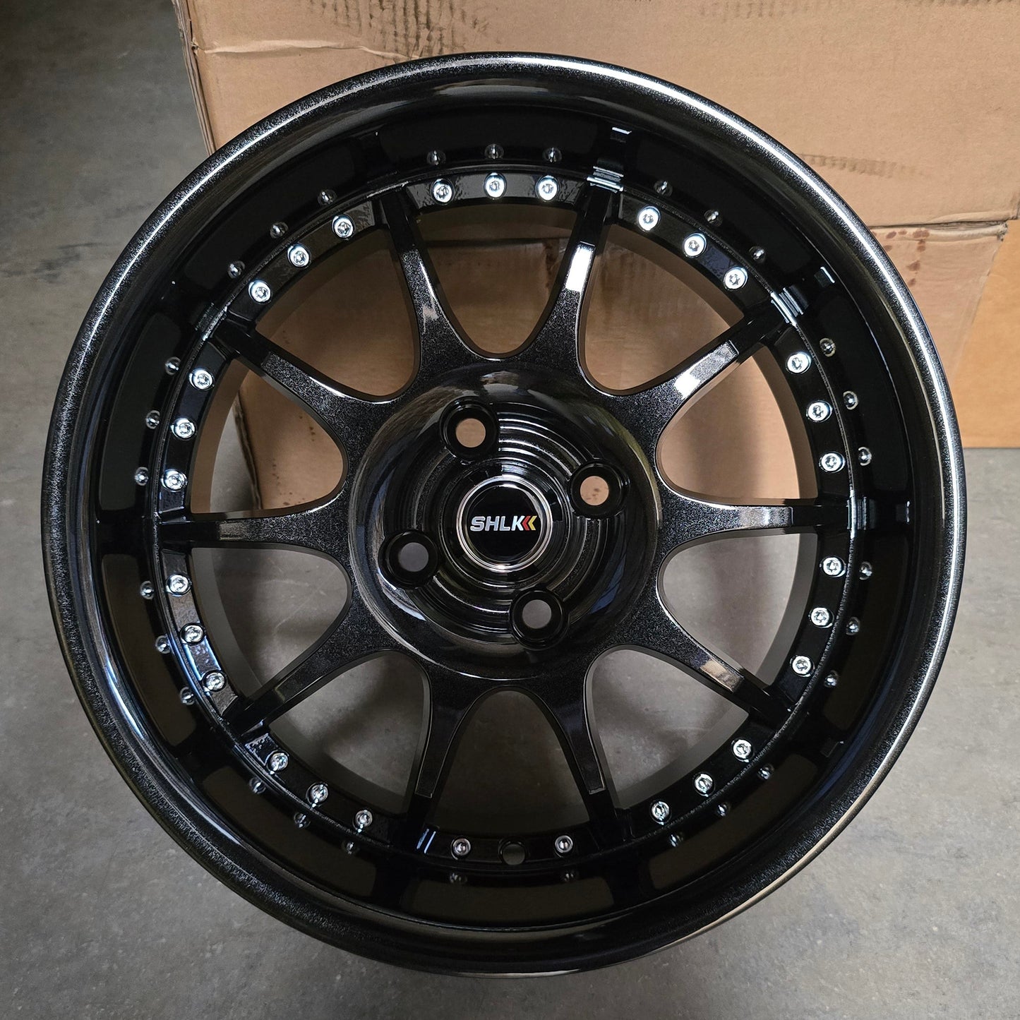 SET DE LLANTAS MODELO 1460. Aro 15-4x100 .Color Negro Brillante .(1460).