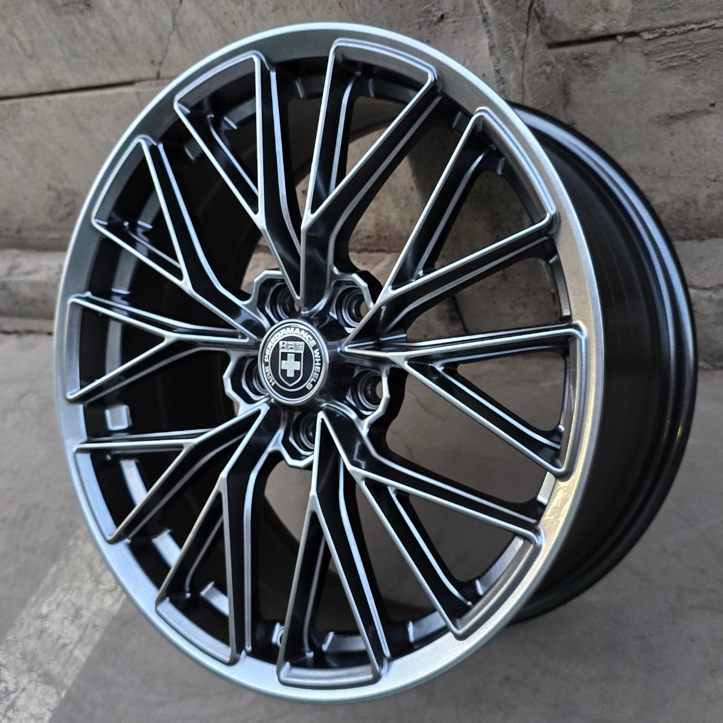 SET DE LLANTAS HRE. Aro 18 - 5x114. .Color Grafito Metalizado .(FF28).
