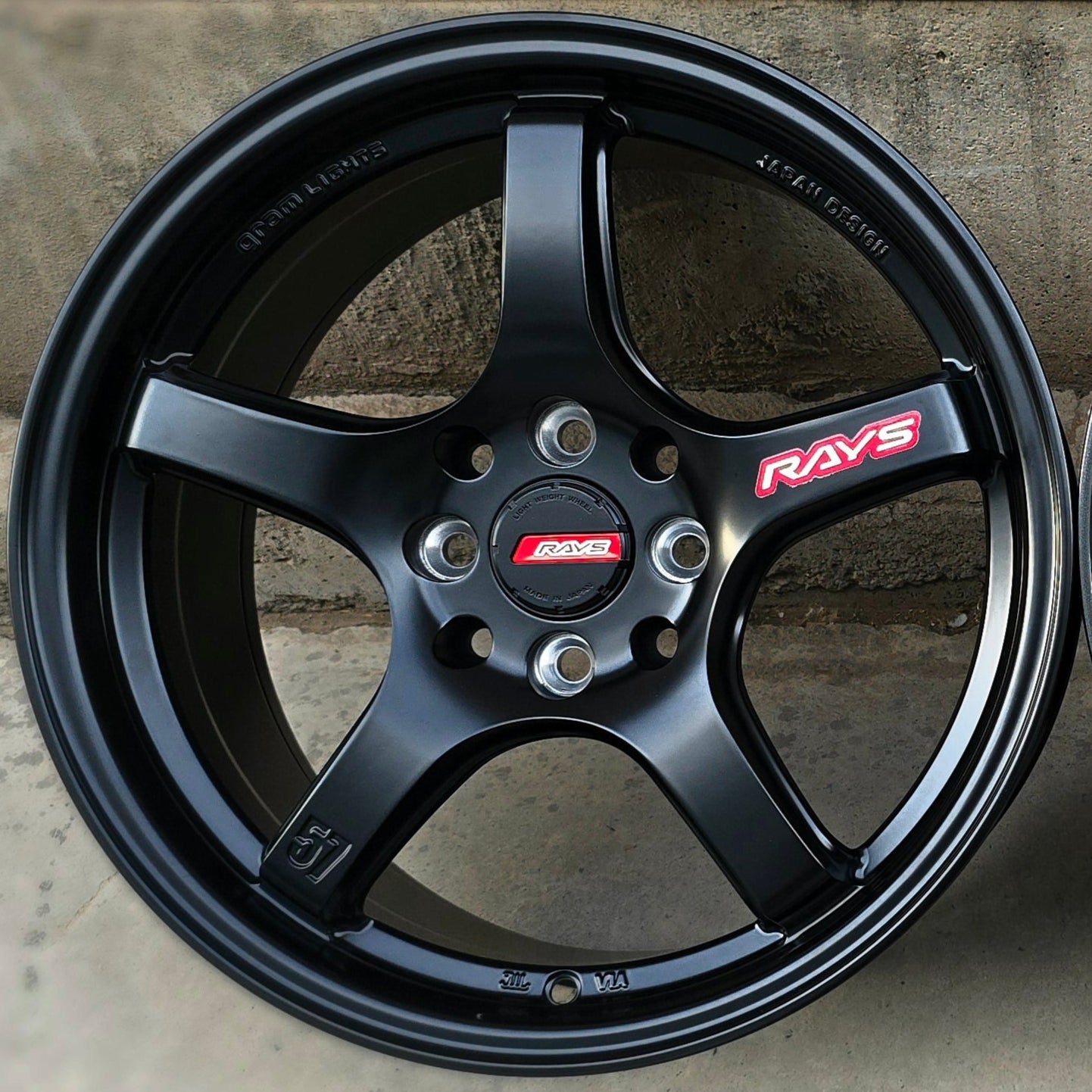 SET DE LLANTAS RAYS GRAMLIGHT. Aro 16 5x114. .Color Negro .(FF09).