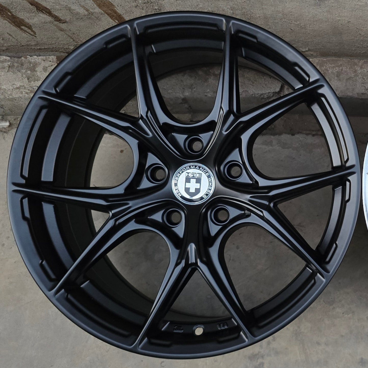 SET DE LLANTAS HRE COLOR Negro Mate . Aro 17- 5x114 (ZR18)
