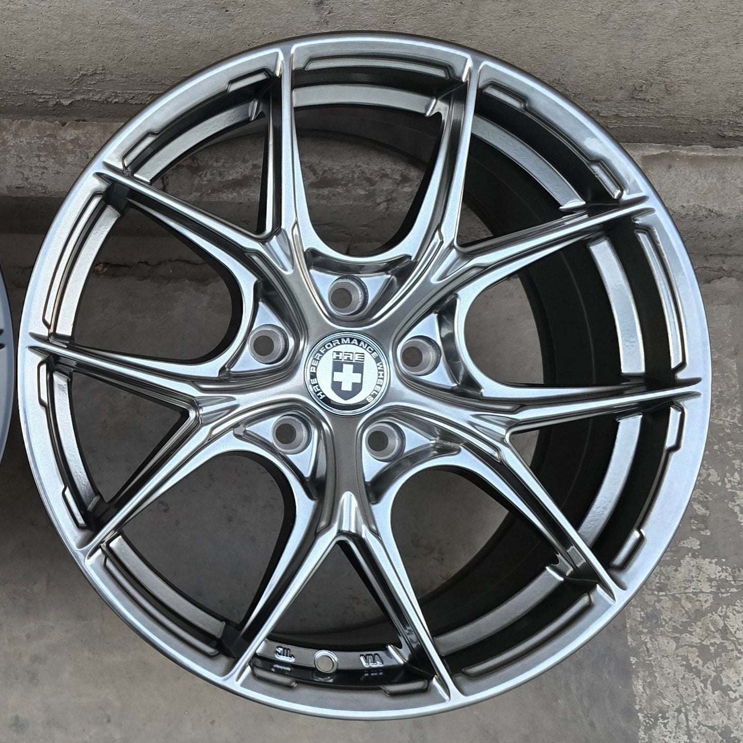 SET DE LLANTAS HRE. Aro 17- 5x114 .Color Grafito Metalizado .(ZR18).
