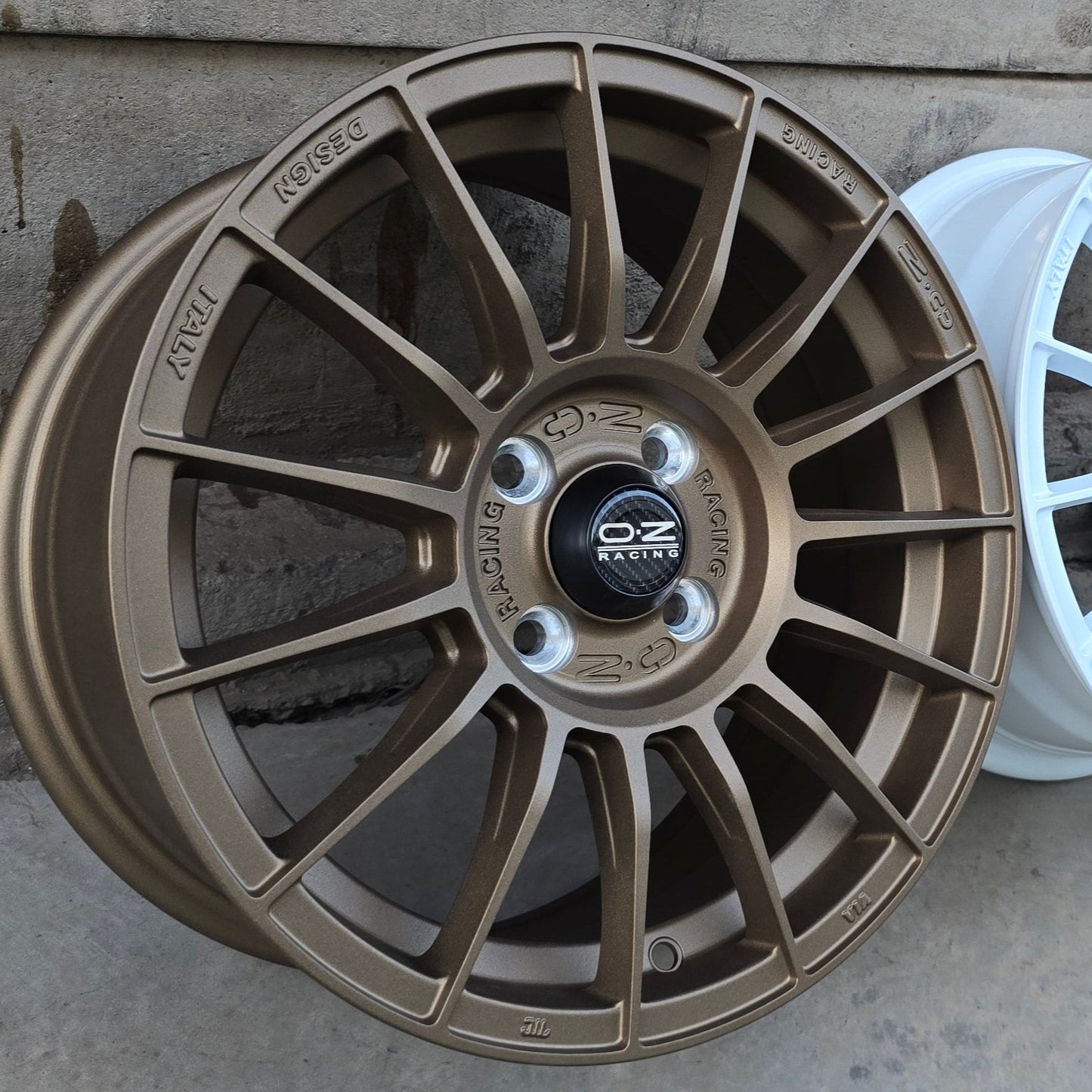 SET DE LLANTAS OZ-SUPER TURISMO MAGNESIO. Aro 15-4x100. Color Bronce. (ZR007)