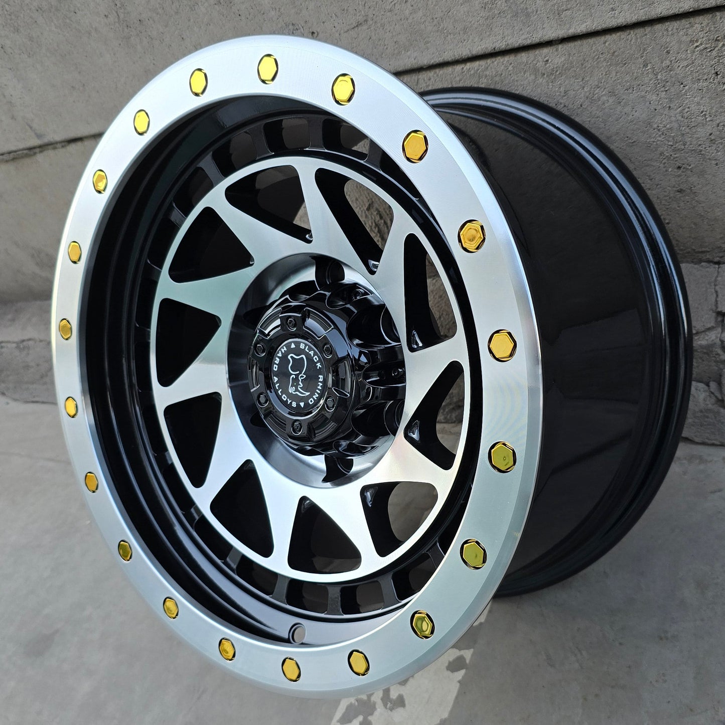 SET DE LLANTAS MODELO FTX106. Aro 16 6x139. .Color Cromado Fondo Negro .(FTX106).