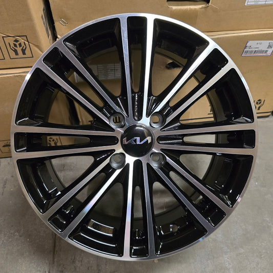 SET DE 4 LLANTAS MODELO KIA. Aro 15-4x100 .Color Cromado Fondo Negro .(280).