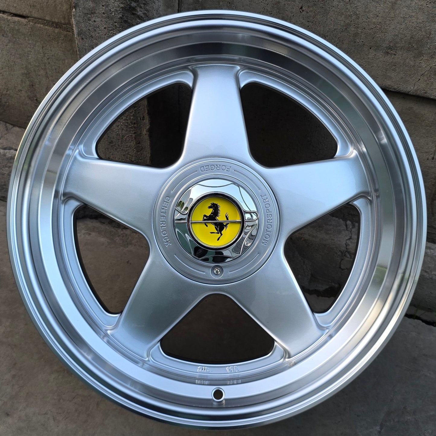 SET DE LLANTAS FERRARI COLOR Plateado Aro Cromado. Aro 17- 5x100, 5x114 (1922)