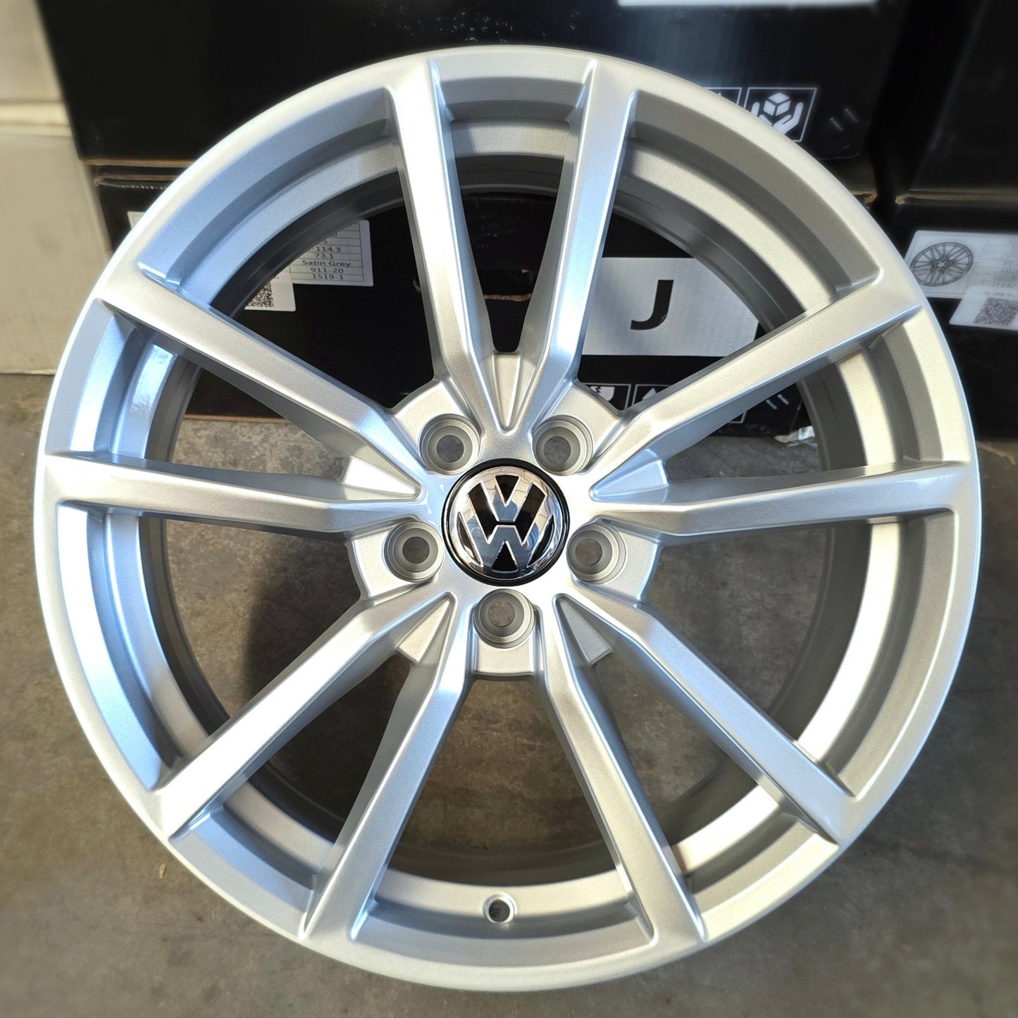 SET DE LLANTAS VOLKSWAGEN PRETORIA. Aro 18 - 5x112. .Color Plateado .(664).