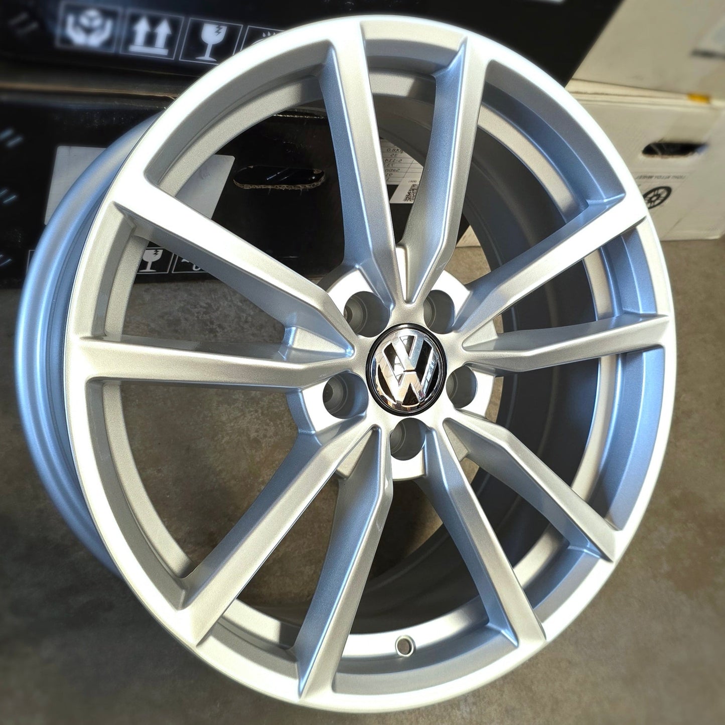 SET DE LLANTAS VOLKSWAGEN PRETORIA. Aro 17- 5x100. .Color Plateado .(664).