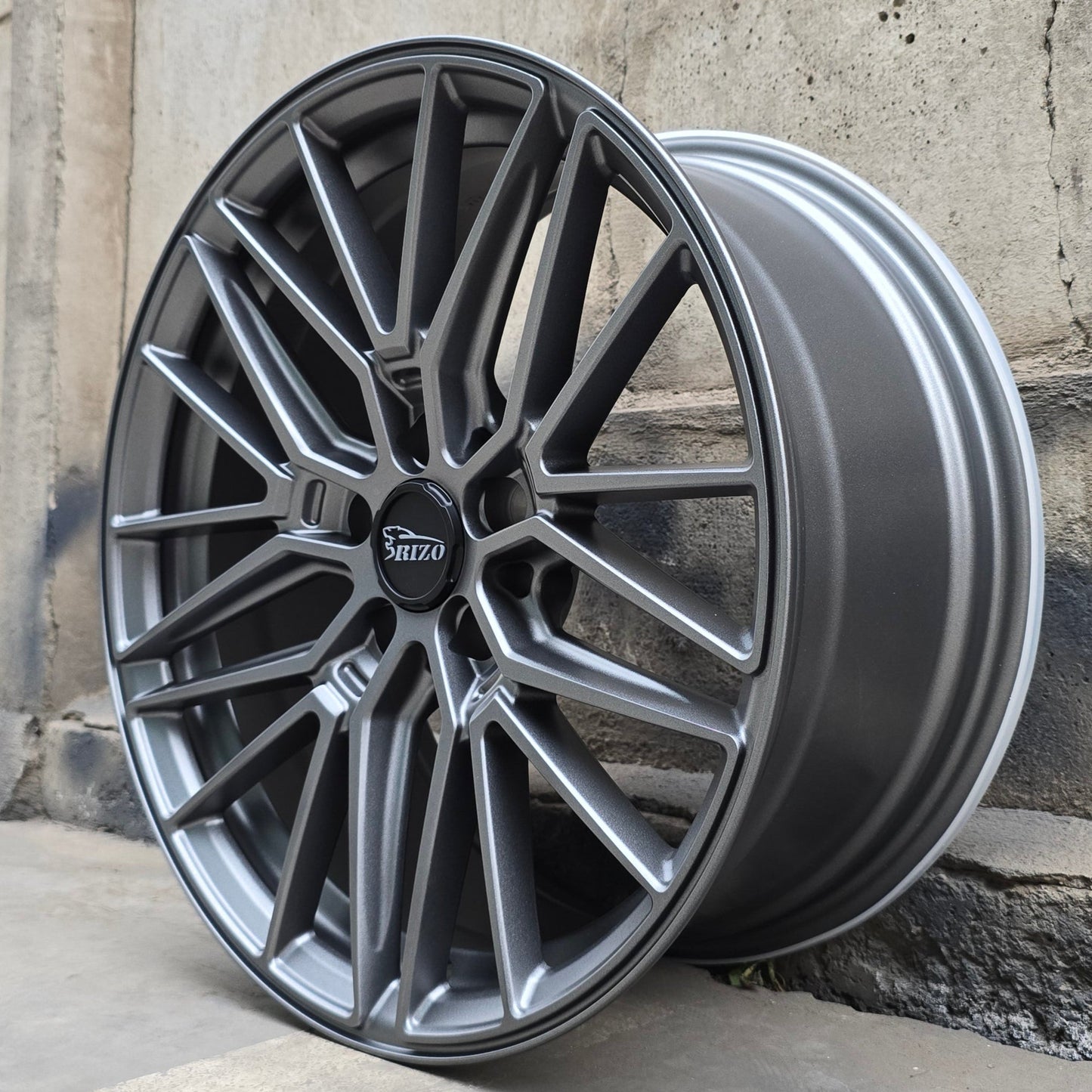 SET DE LLANTAS RIZO. Aro 18 - 5x114. .Color Grafito .(RS4).