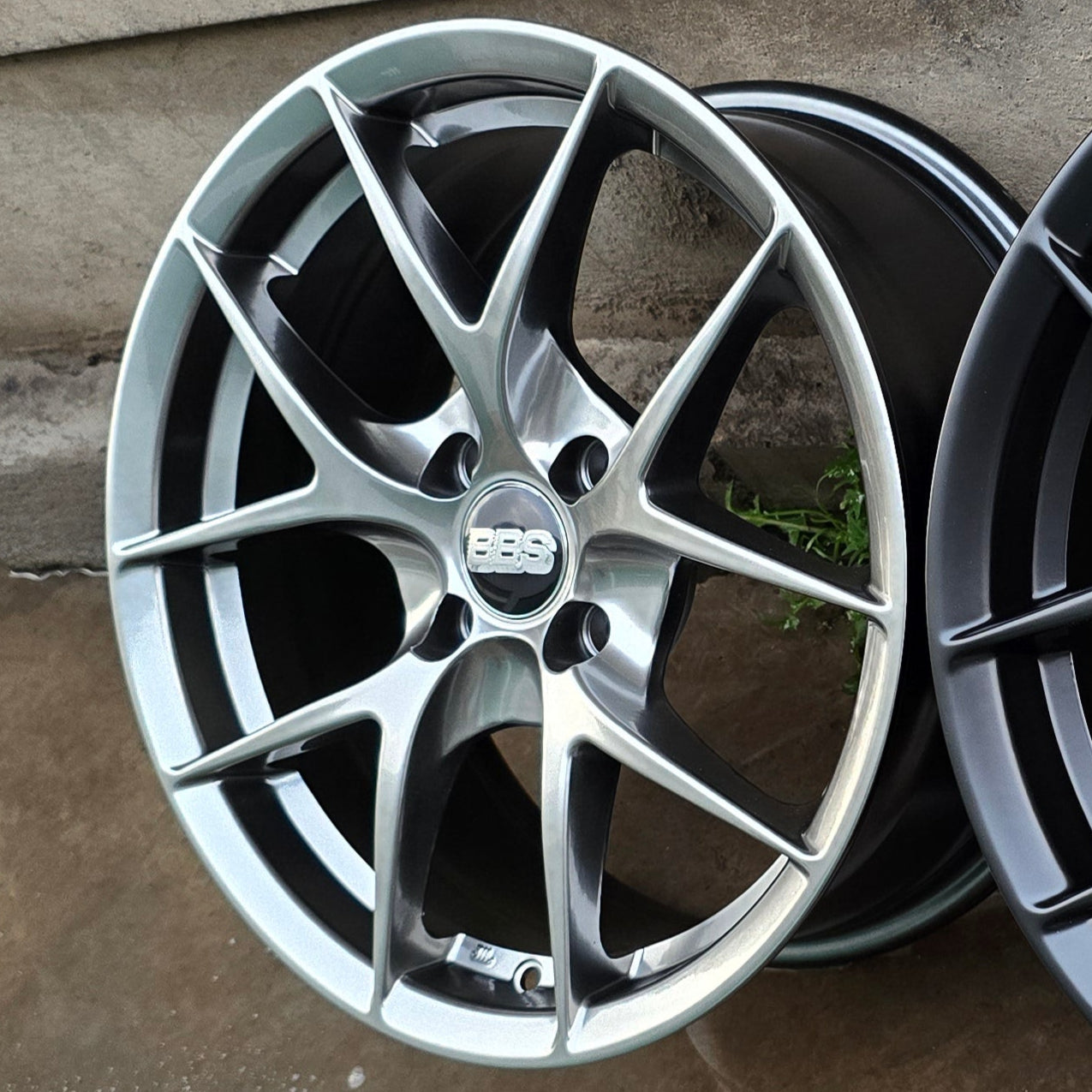 SET DE LLANTAS BBS FIR. Aro 16 5x114. .Color Grafito Metalizado .(ZR849D).