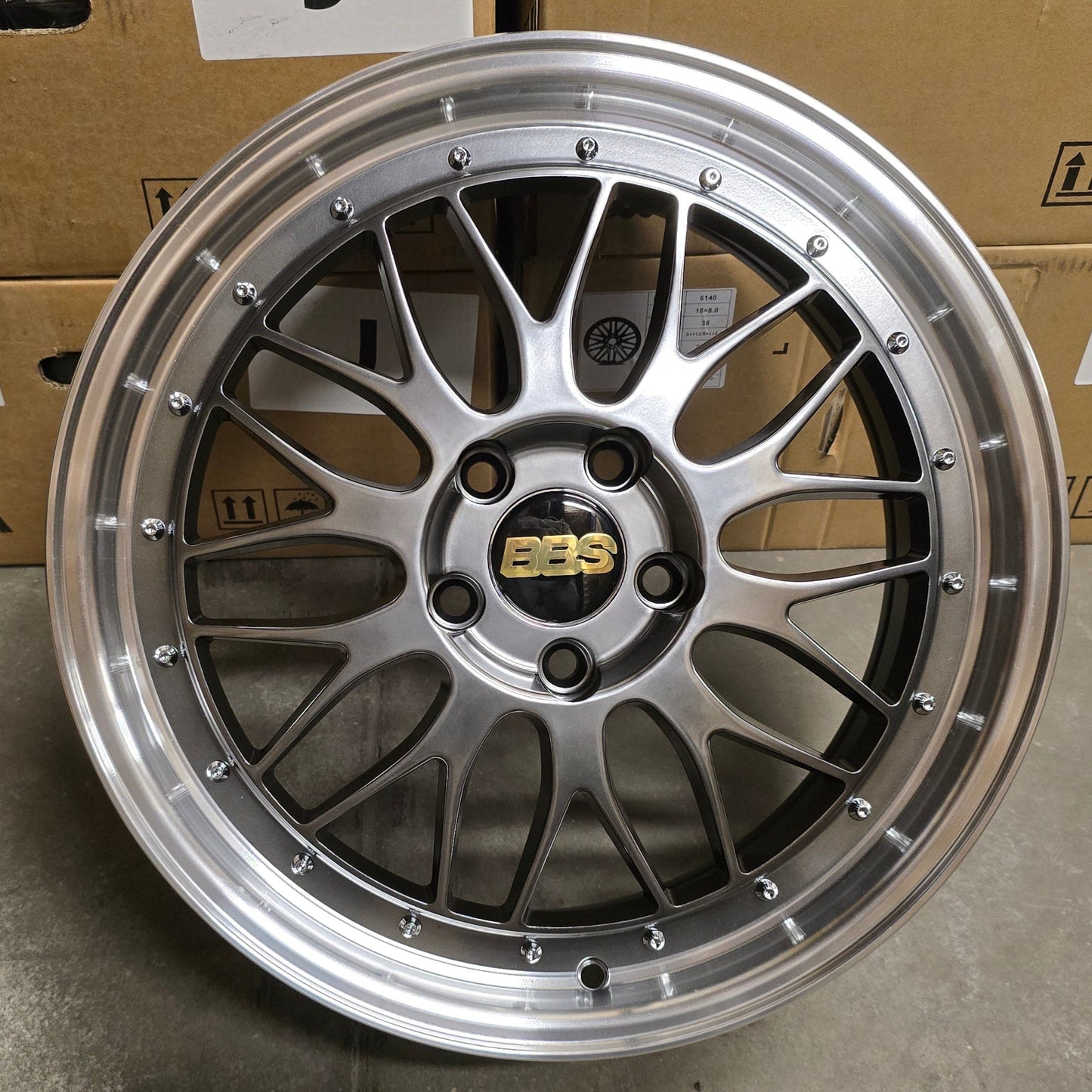 SET DE LLANTAS BBS LM COLOR Grafito Metalizado con Aro Cromado. Aro 17- 5x108 (3730)
