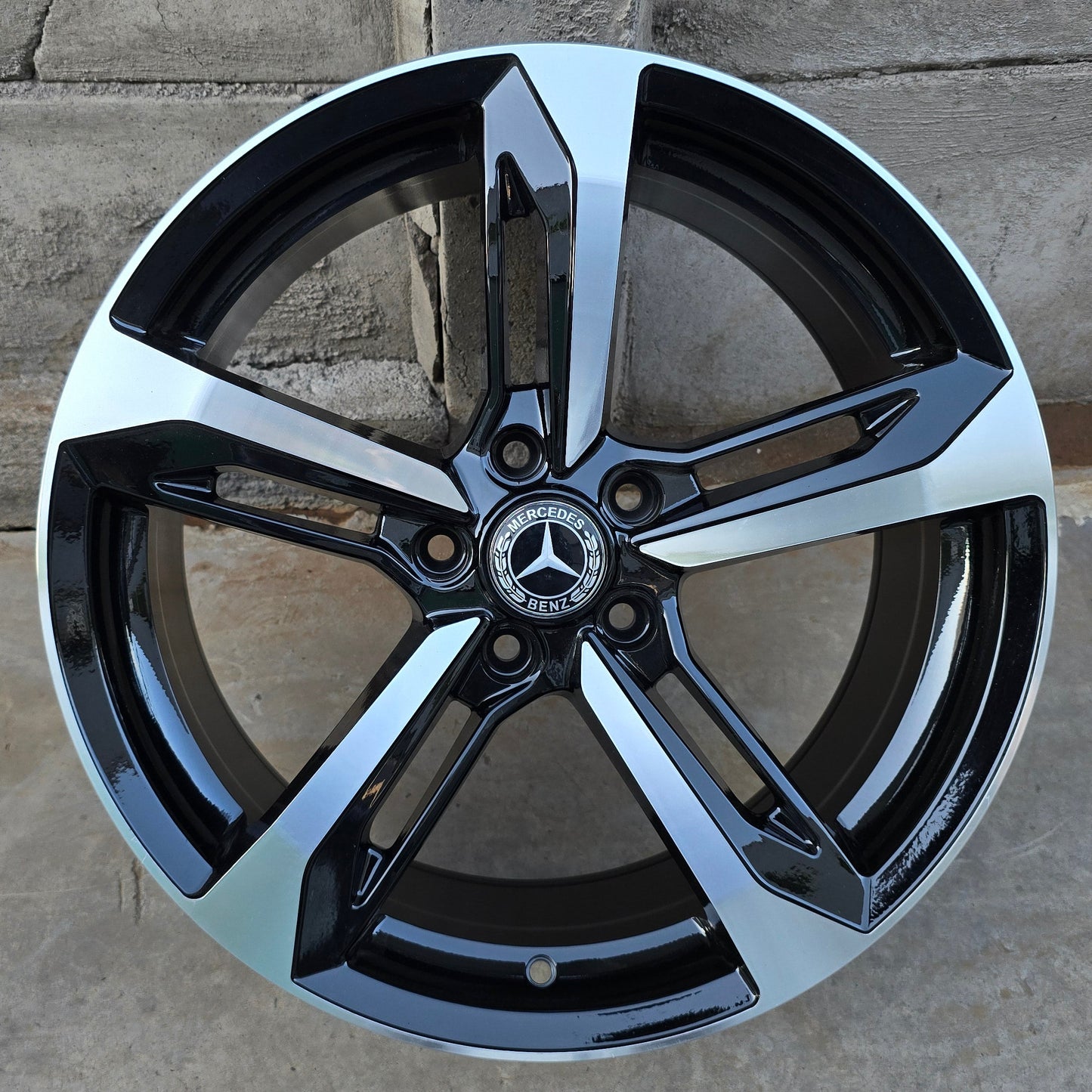 SET DE LLANTAS MERCEDES*. Aro 18 - 5x112. Color Plateado. (DIM014)