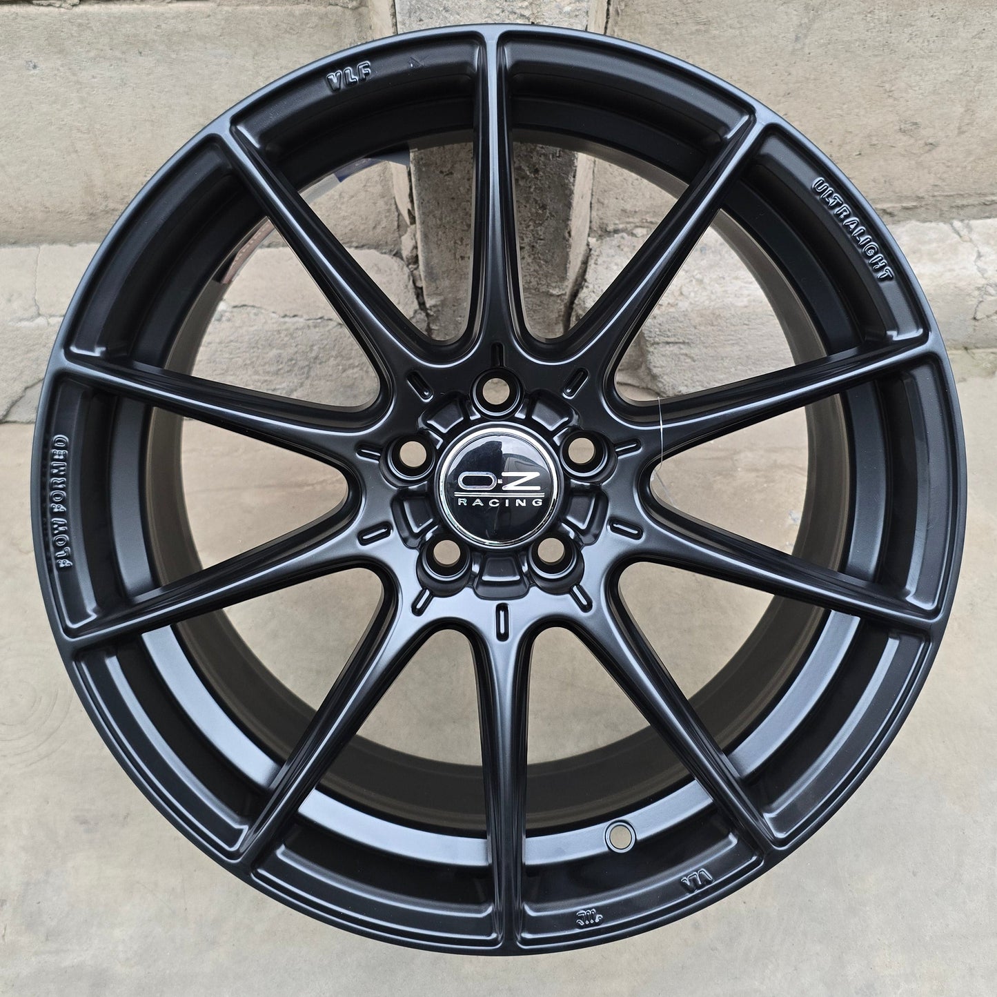 SET DE LLANTAS OZ HYPER GT COLOR Negro. Aro 17- 5x100 (VLF02)