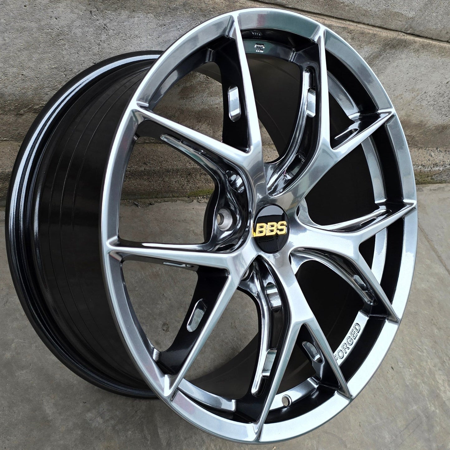 SET DE LLANTAS BBS. Aro 18 - 5x114. Color Grafito Metalizado. (G599)