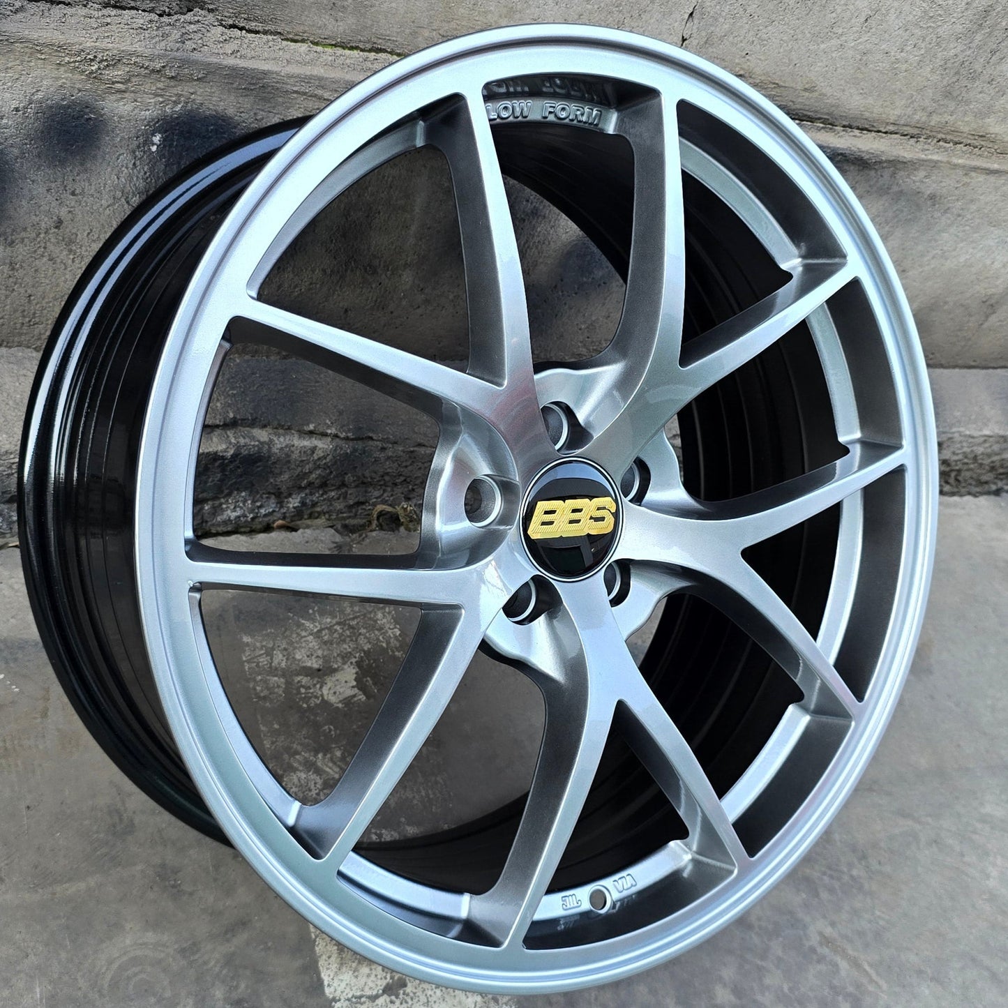 SET DE LLANTAS BBS FIR. Aro 17 - 5x108. Color Grafito Metalizado. (507)