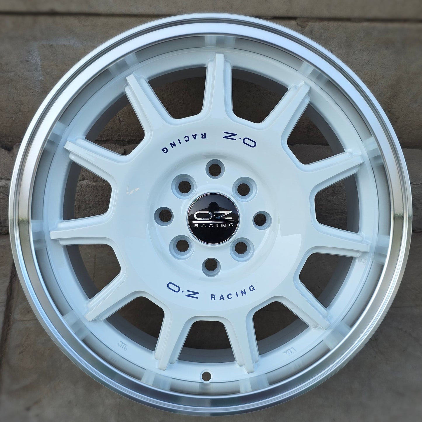 SET DE LLANTAS OZ Rally. Aro 16 - 5x100, 5x114. Doble apernadura. Color Blanco Aro Cromado (1006).