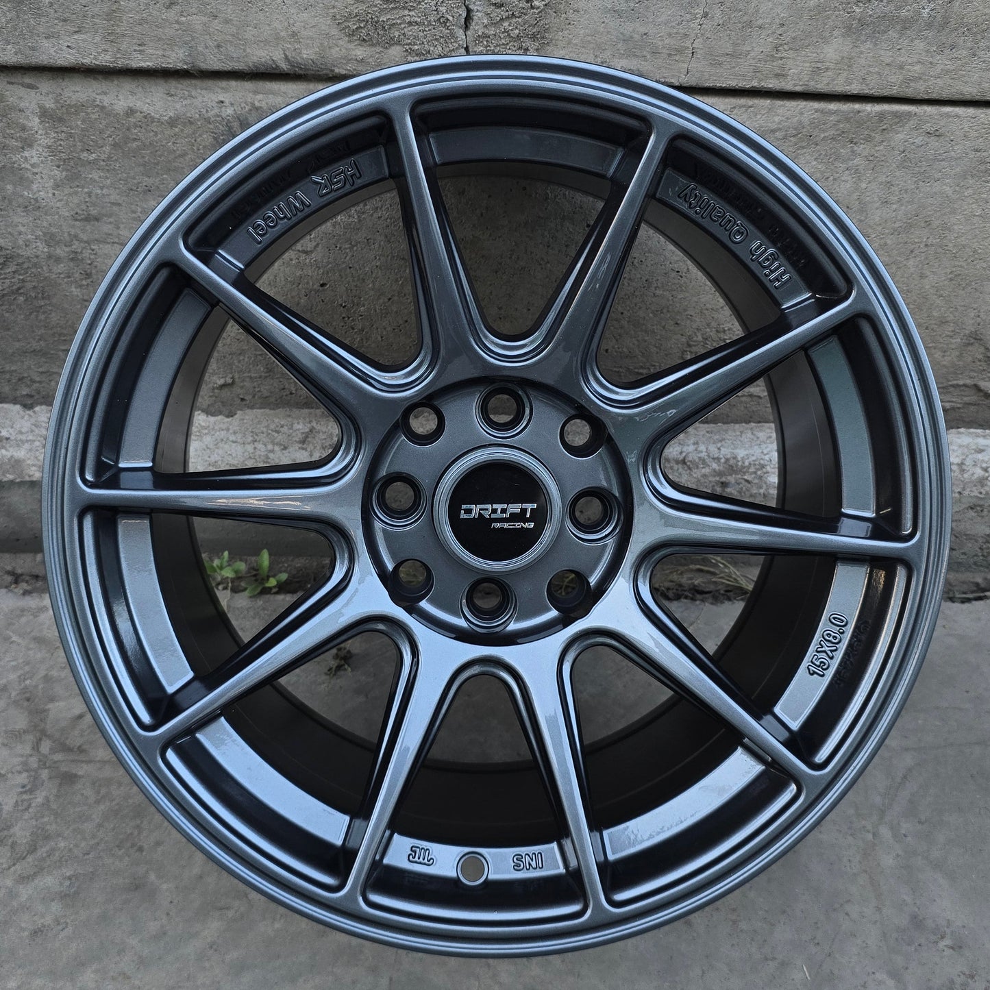 SET DE LLANTAS XXR 527. Aro 15 - 4x100, 4x114. Doble Apernadura. Color Grafito. (256).