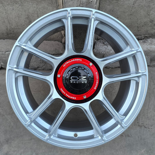 SET DE LLANTAS OZ. Aro 15 - 4x100. Color Plateado (15S5153B).