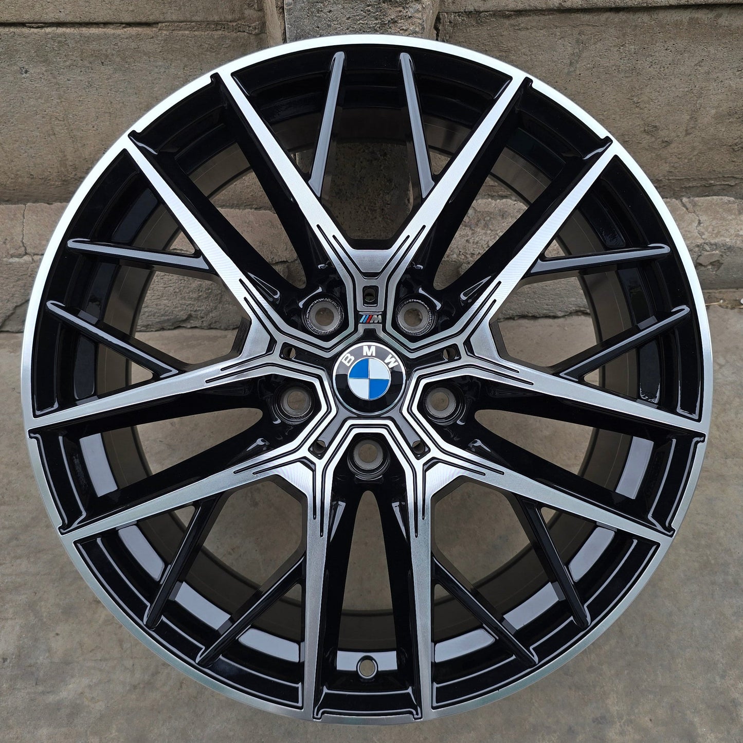 SET DE LLANTAS BMW. Aro 18 - 5x120. Color Cromado Fondo Negro. (7115)