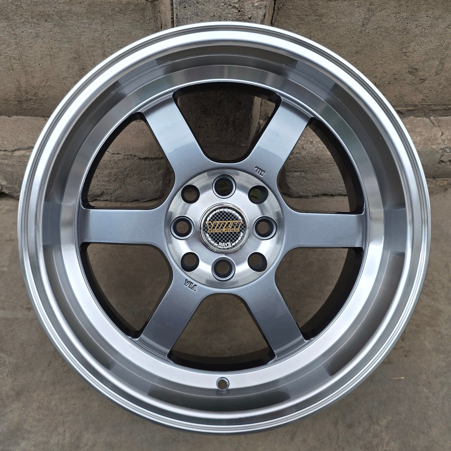 SET DE LLANTAS VOLK RACING TE37V. Aro 16 - 4x100, 4x114. Doble Apernadura. Color Grafito Aro Cromado. (664)