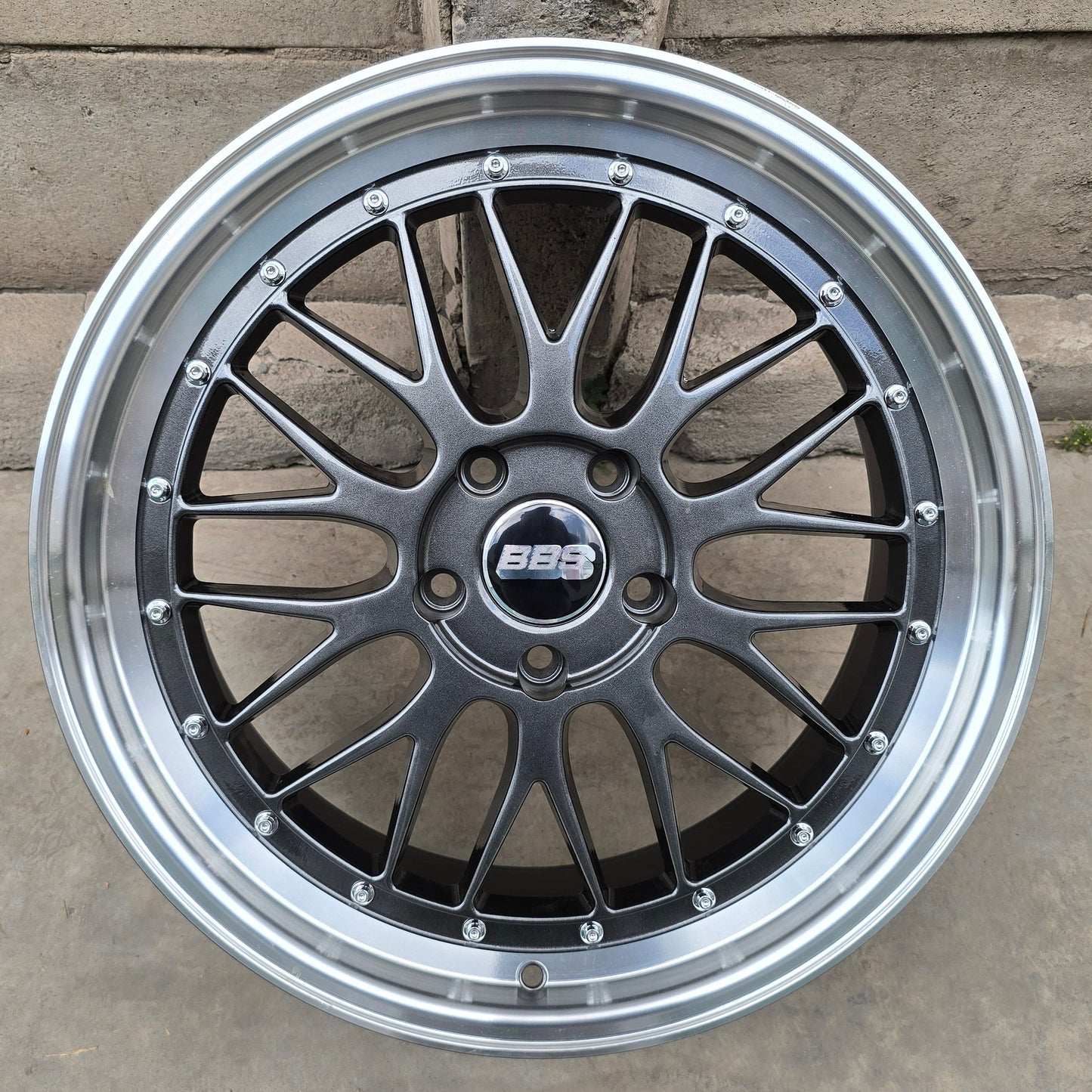 SET DE LLANTAS BBS LEMANS*. Aro 19 - 5x120. Color Grafito Aro Cromado. (3100)