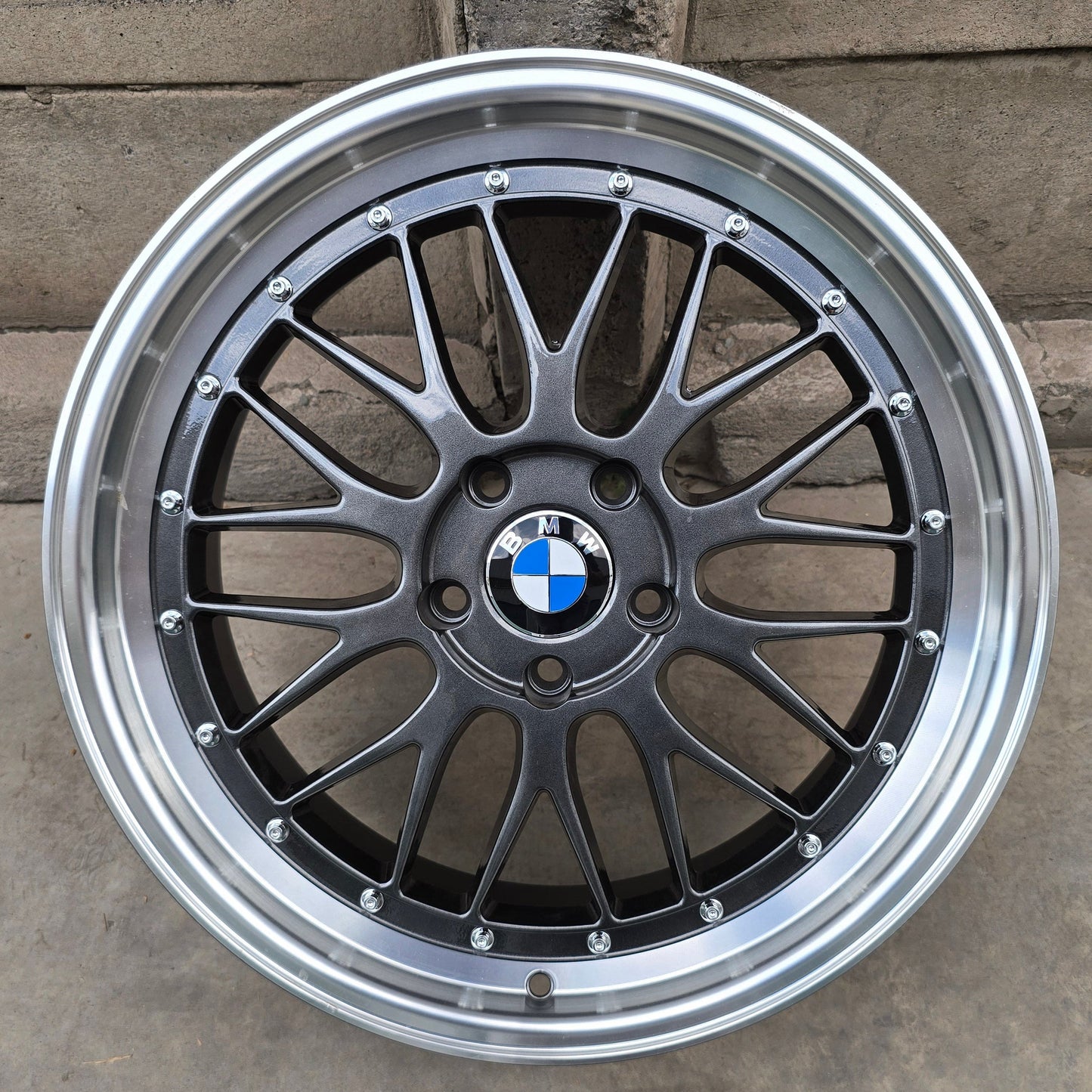 SET DE LLANTAS BMW*. Aro 19 - 5x120. Color Grafito Aro Cromado. (3100)