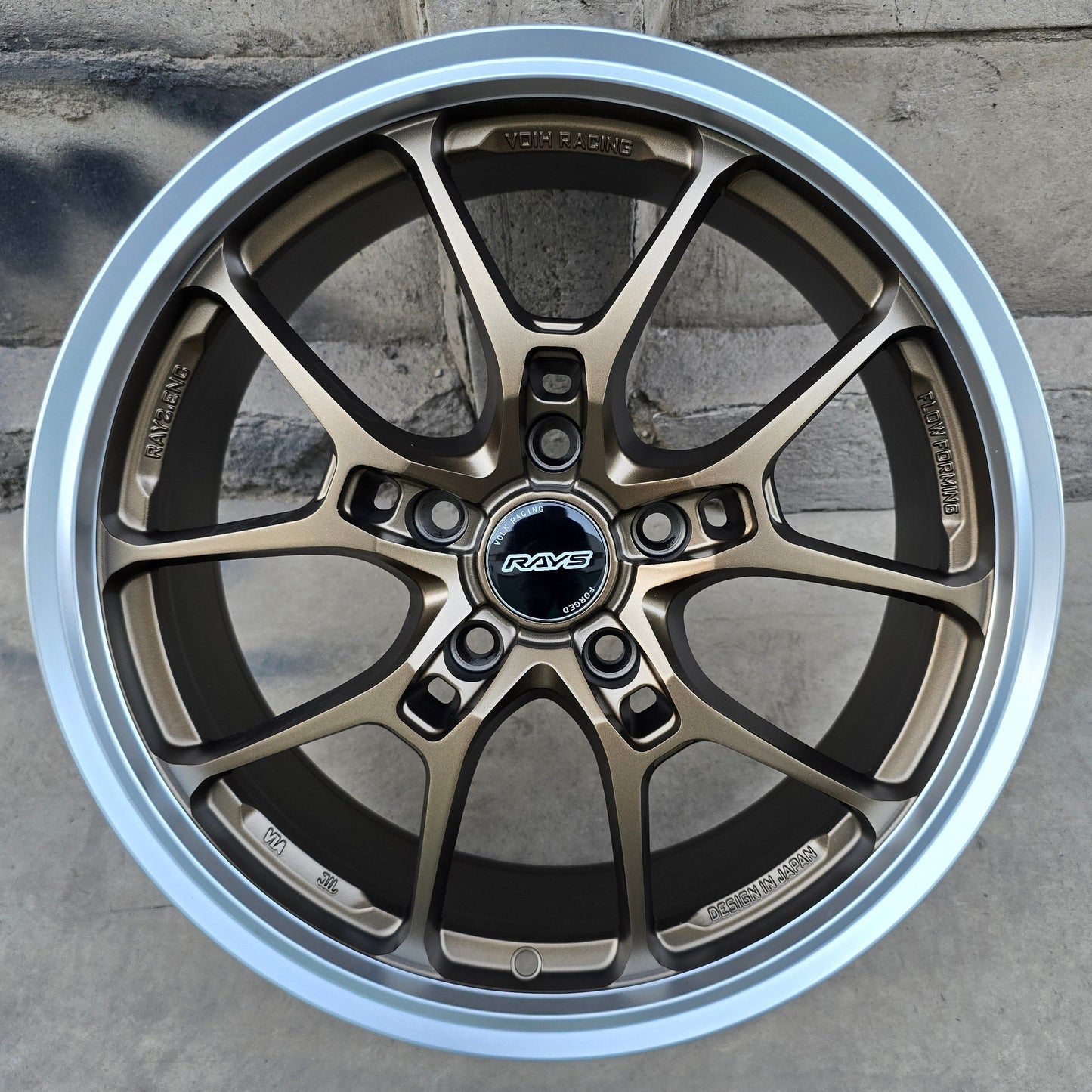SET DE LLANTAS RAYS G025LS. Aro 17 - 5x114 . Color Bronce. (171023HB)