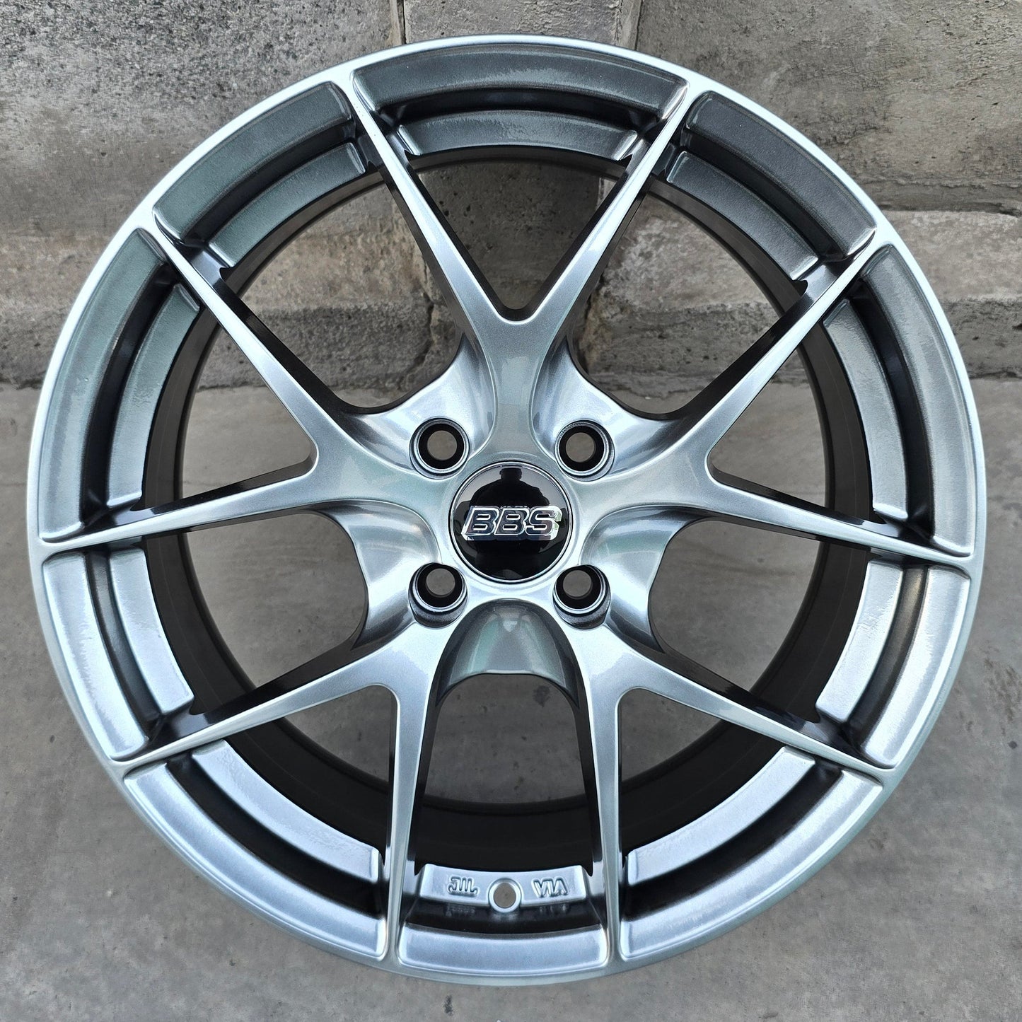 SET DE LLANTAS BBS FIR. Aro 16 - 4x100. Color Grafito Metalizado. (ZR849F)