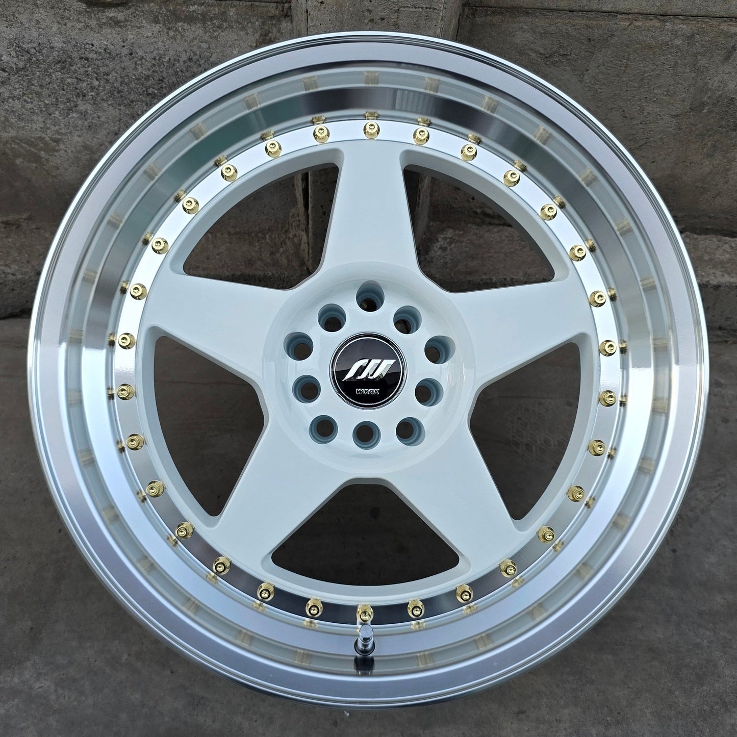 SET DE LLANTAS WORK CR1. Aro 17 - 5x100, 5x114. Doble Apernadura. Color Blanco Aro Cromado. (8520)