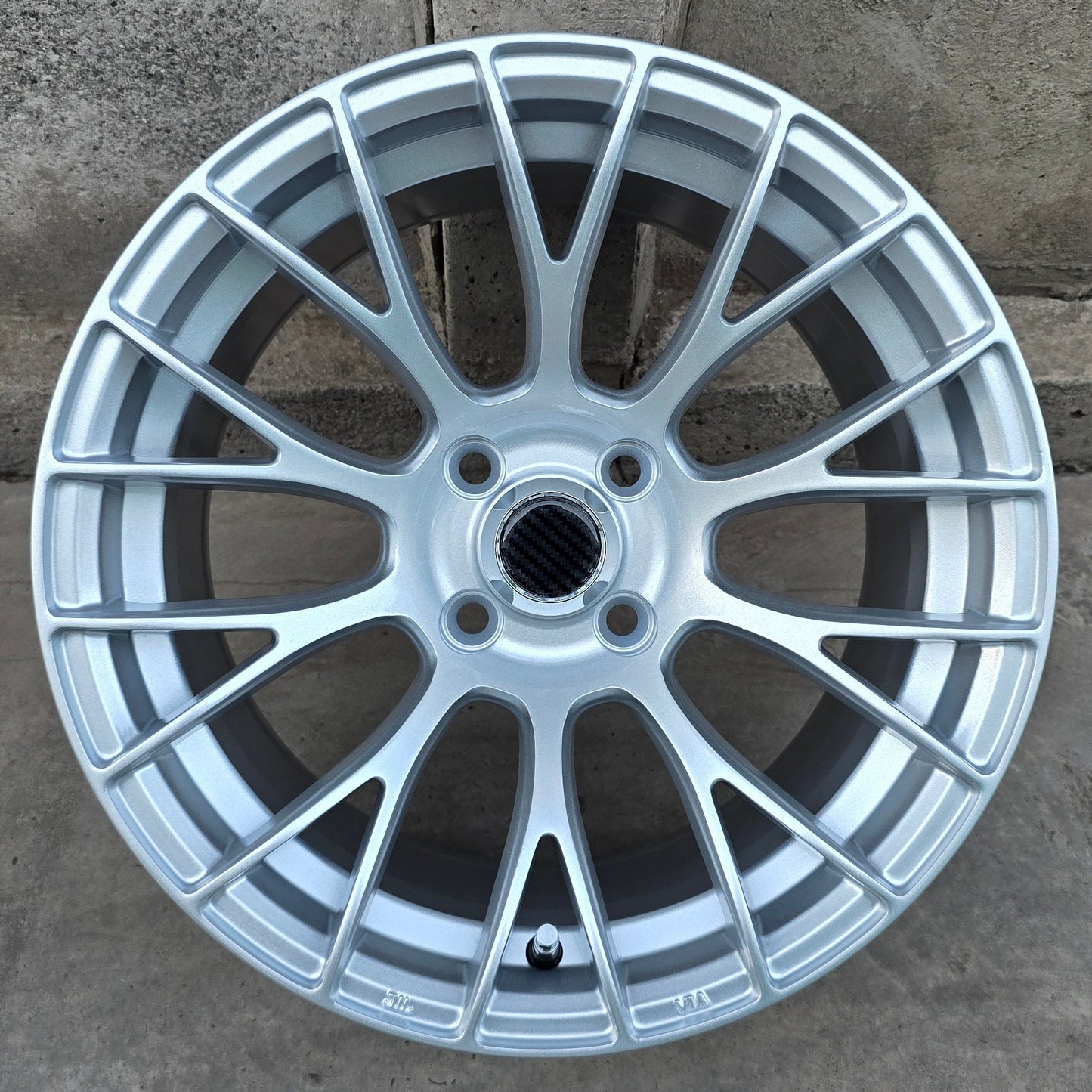 SET DE LLANTAS MODELO 3387. Aro 15 - 4x100. Color Plateado. (3387)