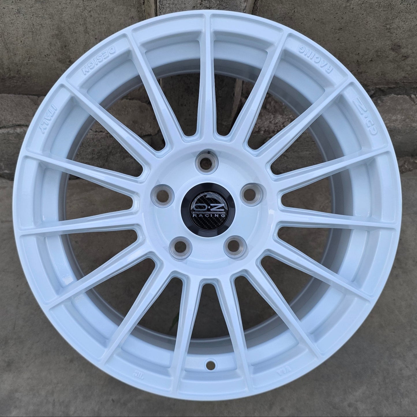 SET DE LLANTAS OZ. Aro 16 - 5x114. Color Blanco. (ZR007)